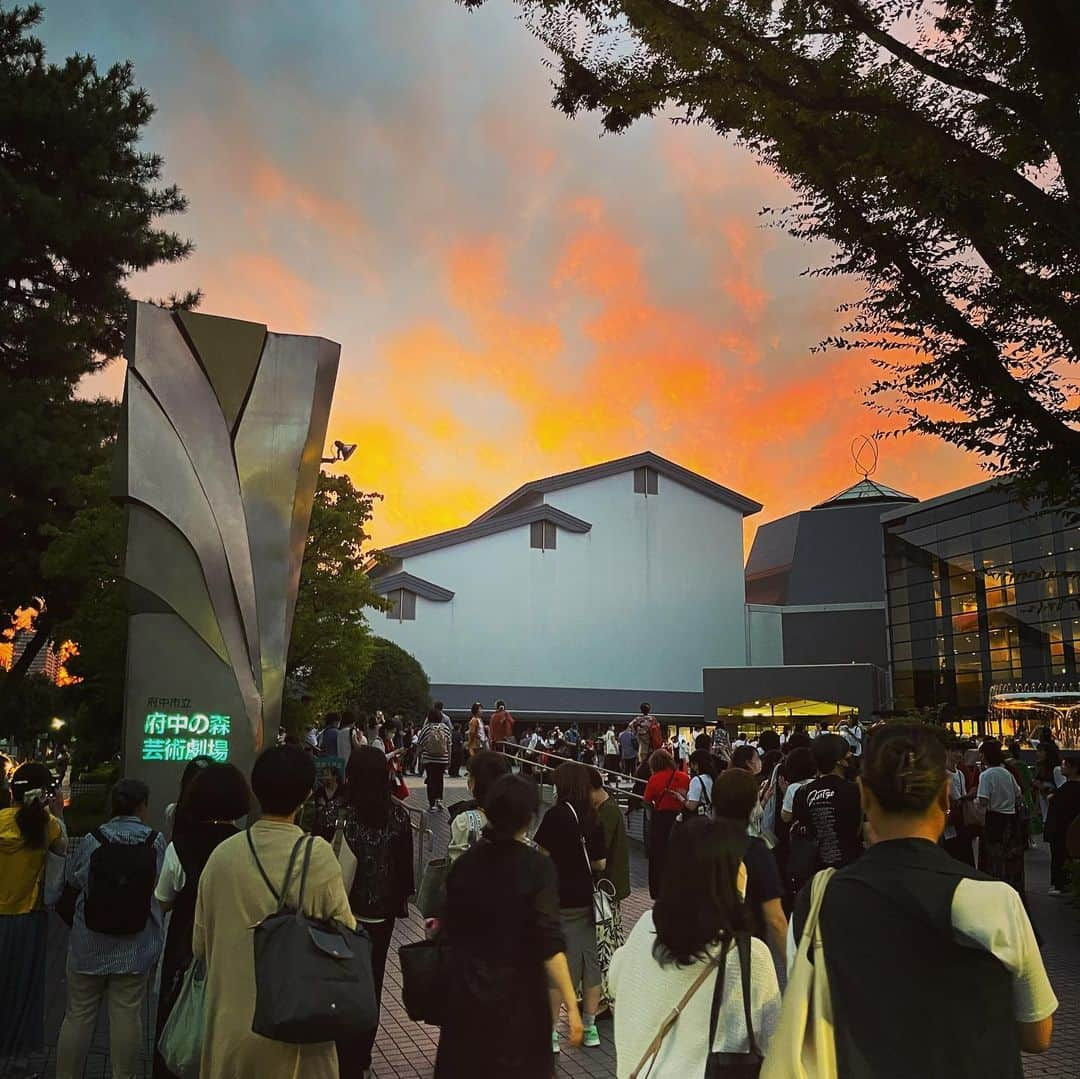 田辺晋太郎さんのインスタグラム写真 - (田辺晋太郎Instagram)「【TM NETWORK 40th FANKS intelligence Days 〜DEVOTION〜 ツアースタート！】  いよいよ始まりました！ 最も敬愛するアーティスト  TM NETWORK 様の40周年ツアー！  その名も  【TM NETWORK 40th FANKS intelligence Days 〜DEVOTION〜】  初日、府中の森芸術劇場での公演に詣でる事が出来ました！！  尊崇の念を全身全霊で表現出来るアーティストが新曲をガンガン出してなおかつツアーもやってくれる、こんな幸せがあるでしょうか！？！？  今回のツアーは新曲や今までライブでやったことない曲もあり、さらにリアレンジされた正に今、現代の少し先を行く最先進に進化を遂げた名曲の数々が我々 #fanks の心をわしづかみにしてくれます！！  あぁ、、、神です、神様です。  #tmnetwork 好きな方は是非この40周年ツアーにお詣り頂く事をオススいたします！  先生、宇都宮さん、木根さん、そしてスタッフの方々、本当にありがとうございます!  ふくりゅう、そしてソウルメイトFANKSの #住吉美紀 ちゃん！いつもBE TOGETHERしてくれてありがとう！！  #tetsuyakomuro #tk #小室哲哉 #宇都宮隆 #木根尚登 #tmn #epicsony #cityhunter #getwild」9月8日 9時18分 - meat_meister_tanabe_shintaro