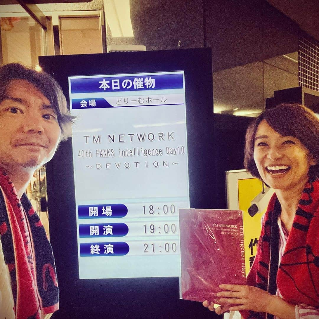 田辺晋太郎さんのインスタグラム写真 - (田辺晋太郎Instagram)「【TM NETWORK 40th FANKS intelligence Days 〜DEVOTION〜 ツアースタート！】  いよいよ始まりました！ 最も敬愛するアーティスト  TM NETWORK 様の40周年ツアー！  その名も  【TM NETWORK 40th FANKS intelligence Days 〜DEVOTION〜】  初日、府中の森芸術劇場での公演に詣でる事が出来ました！！  尊崇の念を全身全霊で表現出来るアーティストが新曲をガンガン出してなおかつツアーもやってくれる、こんな幸せがあるでしょうか！？！？  今回のツアーは新曲や今までライブでやったことない曲もあり、さらにリアレンジされた正に今、現代の少し先を行く最先進に進化を遂げた名曲の数々が我々 #fanks の心をわしづかみにしてくれます！！  あぁ、、、神です、神様です。  #tmnetwork 好きな方は是非この40周年ツアーにお詣り頂く事をオススいたします！  先生、宇都宮さん、木根さん、そしてスタッフの方々、本当にありがとうございます!  ふくりゅう、そしてソウルメイトFANKSの #住吉美紀 ちゃん！いつもBE TOGETHERしてくれてありがとう！！  #tetsuyakomuro #tk #小室哲哉 #宇都宮隆 #木根尚登 #tmn #epicsony #cityhunter #getwild」9月8日 9時18分 - meat_meister_tanabe_shintaro