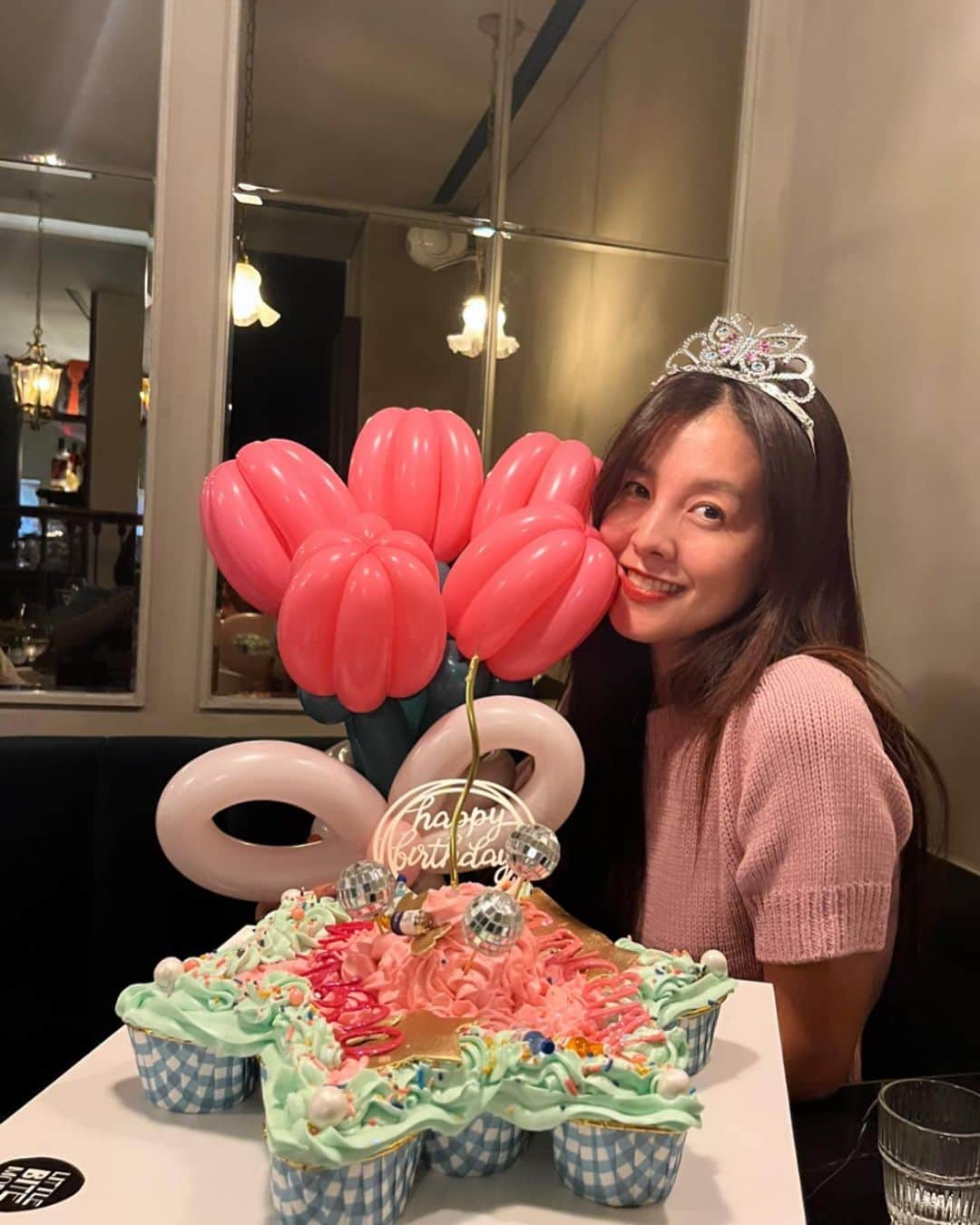 キム・ソンウンのインスタグラム：「9월7일 birthday 민수언니 생일파티에서 9월16일 birthday 아직 생일 남았는데 내가 젤 신나고 내가 젤 기분냈네🫶🏻  진짜 젤 바쁜 이대표님 @katie_leeeee  언제나 미리미리 계획하고 챙겨줘서  고마워요^^  @chaea_han  @minting_lee  @irenejunyuny  우린 각자 열씸히 살다가 골프 롼딩⛳️ 가는 날 만나요^^」