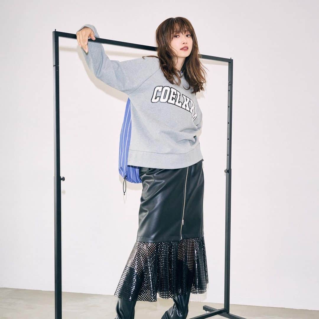 ヨンアさんのインスタグラム写真 - (ヨンアInstagram)「大人気コラボ企画🩷 普段から愛するメンズブランド @god_selection_x_x_x_ と また　コラボさせていただきました！😍 彼氏と一緒にヘビロテ出来ちゃう♡ 私はほぼ毎日スタイリングに入れてます！ 凄く気に入ってる😭 是非チェックしてみてくださいね♡ @coel.official」9月8日 10時03分 - youn1029