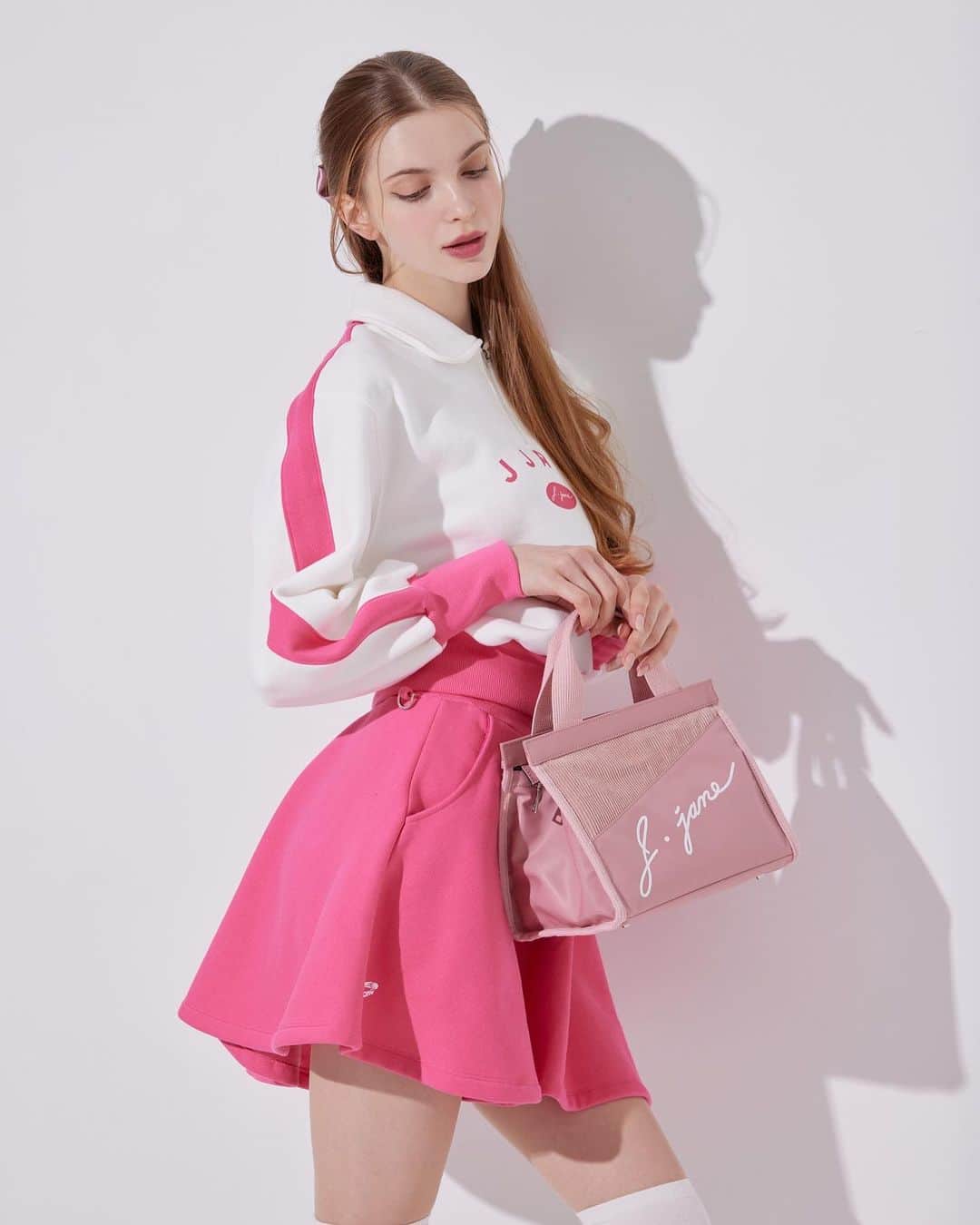 J.JANE JAPANさんのインスタグラム写真 - (J.JANE JAPANInstagram)「.  Romantic Autumn with J.JANE〜❥︎:❥︎  2023AW New in♡  Color Contrast Sweats Shirts Set up ¥42,000（in tax）  Color: Pink/DeepBlue/Mint Size : M  ※ワンサイズ展開のウェアとなります。  🇯🇵 https://www.j-jane.jp/  ⋱⋰ ⋱⋰ ⋱⋰ ⋱⋰ ⋱⋰ ⋱⋰ ⋱⋰  #韓国ゴルフウェア#ゴルフウェア#ゴルフウェアレディース #可愛いゴルフウェア#j_jane#ゴルフウェアセレクトショップ #人気ゴルフウェア #ゴルフ女子#ゴルフ女子コーデ」9月8日 10時05分 - j.jane_japan