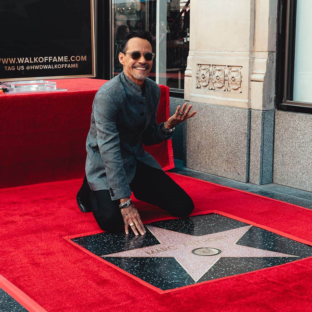 のインスタグラム：「Gracias a todos los que han acompañado a lo largo de los años de mi carrera. Esto es gracias a ustedes! 🙏」