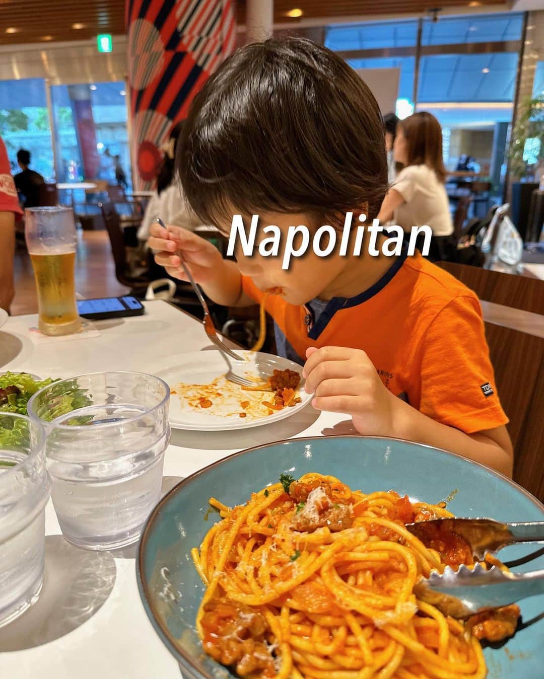 ochikeronさんのインスタグラム写真 - (ochikeronInstagram)「Do you know Spaghetti Napolitan? 🍝 It sounds like an Italian dish but it’s not. It is a typical Japanese ketchup pasta dish made at home and served at restaurants nationwide. No mistake. Kids love it 😋  Search Napolitan on my channel for ideas @ochikeron   BTW my daughter is wearing a dress I used to wear at her age. My grandma made it 🌻」9月8日 10時11分 - ochikeron