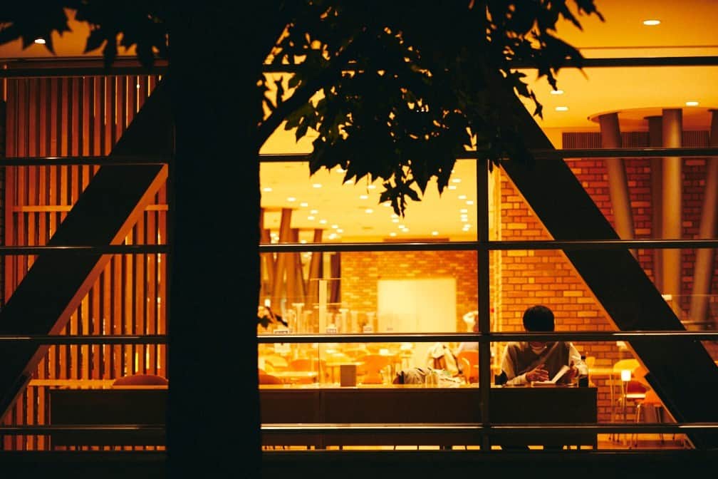 Meiji Gakuin/明治学院大学/明学さんのインスタグラム写真 - (Meiji Gakuin/明治学院大学/明学Instagram)「夜の白金キャンパス、パレットゾーン🌟  まだまだ暑い日が続いていますが、 少しずつ日が短くなったのを感じます。 今日もお疲れ様でした☺️  #明学 #明治学院 #明治学院大学 #白金キャンパス #白金 #夏休み #パレットゾーン #明学 #明治学院 #明学人 #勉強 #大学 #授業 #明学生 #メイガク #明学ライフ #大学生活 #夜景 #mgu #meijigakuinuniversity #meijigakuin #meigaku #photography #photographer」9月8日 15時00分 - mguniv