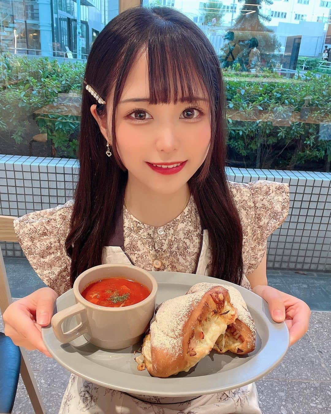 のインスタグラム：「君のために作ったよ(´ ｡•ω•｡)っ⌒♡｡．  パンも生地からこねて作った🍞 いつか上達したらみんなに披露したい🎶 ． ．  #gravure #gravureidol #偶像 #グラビア #グラドル #インスタグラビア  #巨乳 #童顔 #ロリ #グラビアアイドル  #アイドル #コスプレイヤー#コスプレ #可愛い #可愛い女の子 #かわいい #王道  #japaneseidol #sexydress  #sexystyle #japanesegirl  #asianbabygirl #asianbeauty #asiangirls  #料理教室 #料理初心者 #料理女子  #料理記録 #料理写真 #料理好きな人と繋がりたい」