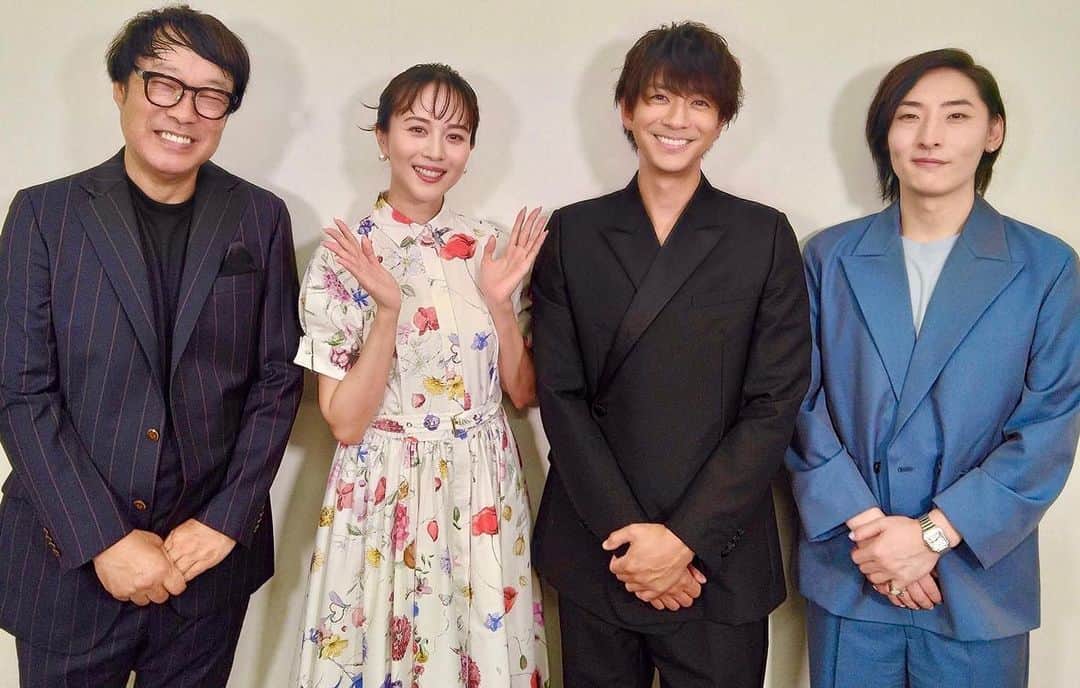 三浦翔平のインスタグラム：「🎬🎥🎞️  映画『親のお金は誰のもの　法定相続人』の完成披露舞台挨拶でした！  来月10月6日に公開致しますので、皆様是非、劇場でご覧下さい！ @higa_manami  @tanaka.mitsutoshi.office  @vickeblanka  @oyakane_movie」
