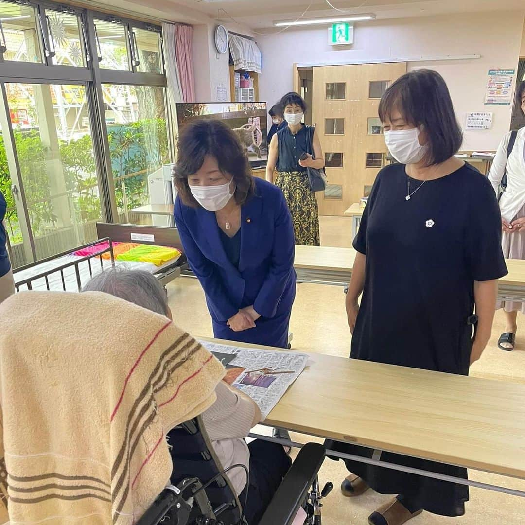 野田聖子さんのインスタグラム写真 - (野田聖子Instagram)「千葉県松戸市にある、サービス付き高齢者向け住宅「サボテン六高台」、児童発達支援事業所「思いやり保育」、児童発達支援・放課後デイサービス・療養介護の多機能型事業所「療養デイ思いやりキッズ」を視察させていただきました。 重度の要介護認定の方も「断らない」をモットーに運営されています。 子どもから高齢者まで、疾病に関わらず共に暮らせる社会の実現を目指されています。  #株式会社アース  #サボテン六高台  #社会福祉法人気づき  #思いやり保育  #療養デイ思いやりキッズ  #野田聖子」9月8日 16時05分 - seiko.noda