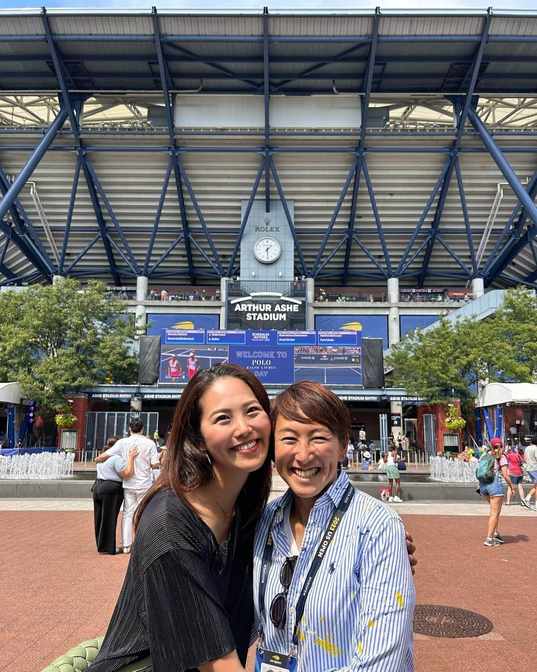 渋佐和佳奈さんのインスタグラム写真 - (渋佐和佳奈Instagram)「【全米オープン観戦🎾🇺🇸②】  嬉しい再会とは… WOWOW時代お世話になった皆さんに会えたこと😍❤️❤️❤️  #杉山愛 さん(ビリージーンキングカップ監督), #添田豪 さん(デビスカップ監督), #松岡修造 さん, #WOWOW の大好きなスタッフさんたち✨✨ それに#西岡良仁 選手や#マクラクラン勉 選手と会えたのも嬉しかった😍  皆さんと久しぶりにお話させていただける時間があったのですが、 変わらず本当に優しいんです🥺❤️ 愛さんは帰国する日の忙しい中、 わざわざお時間を作ってくださいました(>_<)🌸 卒業後もこうやって接してくださることが涙が出るほど嬉しかったです。  嬉しさのあまり、 会えた瞬間から私の顔はずっとにやにや☺️💗 こんなにも素敵な方たちとお仕事できたこと、 本当に幸せだなと思います。  またどこかの会場や現場で会える日を楽しみに、私も日々がんばろう！ そう思った日でもありました❣️  #tennis #usopen #usopen2023 #テニス #グランドスラム  #アメリカ #アメリカ在住 #アメリカ暮らし #シカゴ在住  #tennis #sports #スポーツ　#atp #grandslam  #usa🇺🇸 #Chicago #chicagogram  #アナウンサー  #リポーター #シカゴ在住アナウンサー #announcer #reporter #wakanashibusa」9月8日 10時39分 - shibusa_wakana