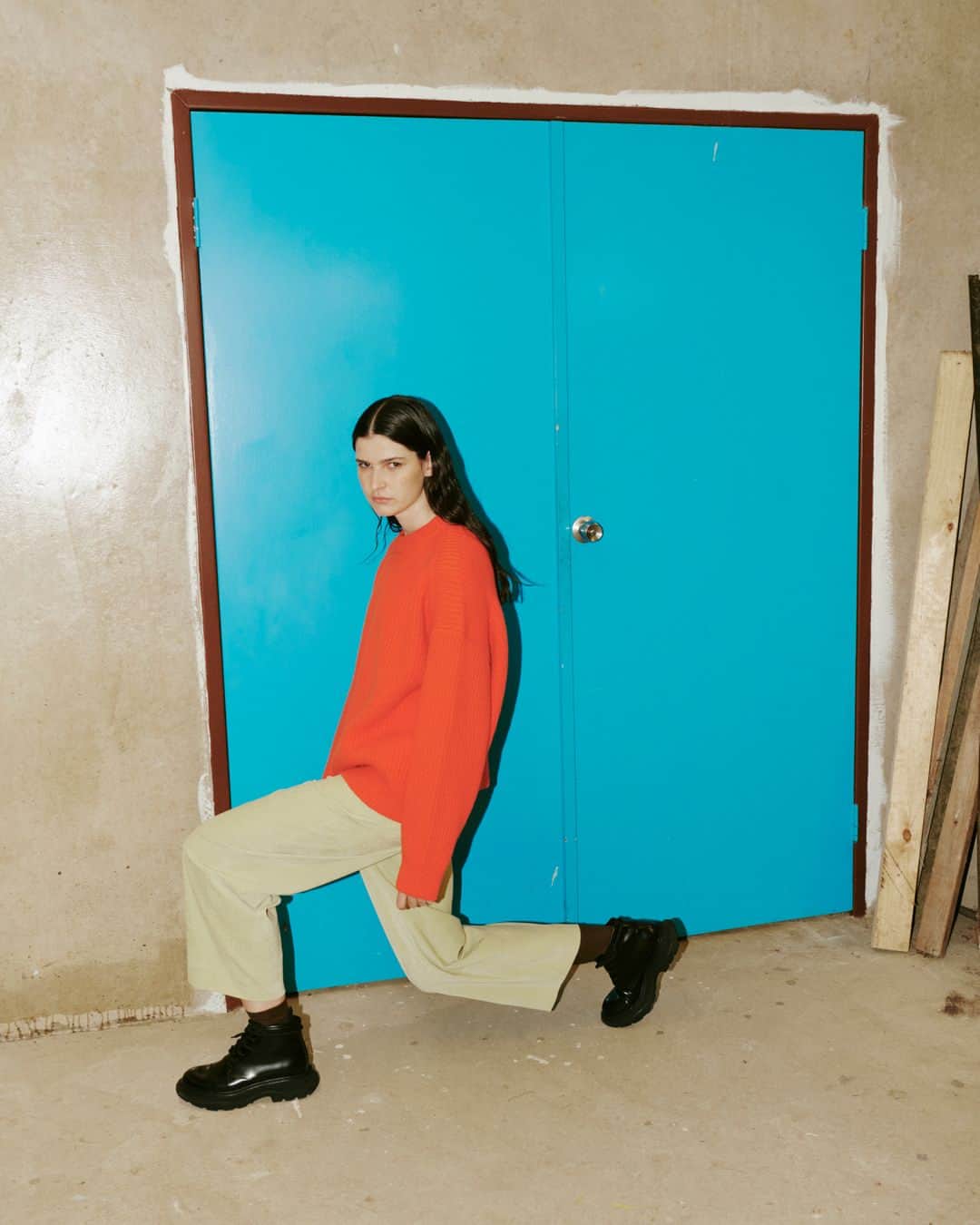 クロークのインスタグラム：「Kloke AWPC23 Voyria ~ #kloke⁣​​​​​​​​​​​​​​​​​​​​​​​​​​​_ Madison wears the Aurelius velvet pant & Genesis sweater」