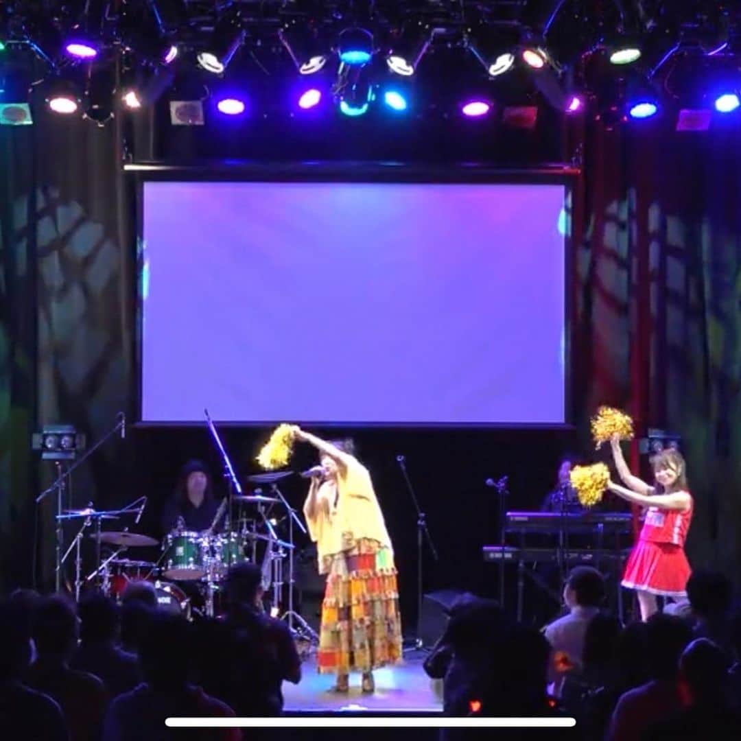 水野愛日さんのインスタグラム写真 - (水野愛日Instagram)「9月1日 アニ祭 無事に終了しました☺️🩷  Shibuya PleasurePleasureという綺麗で大きなステージで、 生バンドでも歌うことが出来てとても楽しかったです！  懐かしいみんなとも会えて🥰  自分のコーナーでは 「マケルモンカ」そして CDデビュー25周年記念の新曲「Voyage」を歌いました 客席でたくさんコールしてくれてありがとう☺️☺️ 今回も「一番の盛り上がり‼️」と言っていただいてたよ✨✨  その他にも、内田莉紗ちゃんと生アフレコをしたり、 三重野瞳ちゃんのコーナーでポンポン持ってチアガールとして登場したり🤣🤣久々のまひまひは最高に楽しかった💕  終演後の物販でもたくさんの方とお話出来て嬉しかったです😆🩷 たくさん作っていった物販ご購入下さった皆さんもありがとうございました🍀*゜  また、こんな機会がいつかありますように✨✨✨   #アニ祭  #アニ祭スピンオフ   #水野愛日  #水野愛日cdデビュー25周年   #三重野瞳  ツーショット撮れた  #榎あづさ ちゃん、 #内田莉紗 ちゃん  #清水香里 ちゃん  #神村風子 ちゃん   #shibuyapleasurepleasure」9月8日 10時57分 - mizunomanabi