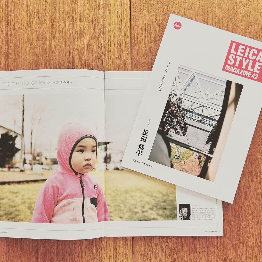 KIKIのインスタグラム：「【LEICA STYLE MAGAZINE 42】 KIKIの連載「memento of lens -記憶の種-」では 夏に法要で帰省した 草津での出来事を書きました  今回の写真はLEICA MP で撮影したもの📸 お気に入りの娘の写真 アザーカットもお届けします🤍  全国のライカショップなどで配布中です ぜひお手に取ってご覧ください！ #leicampfilm #leicastylemagazine」