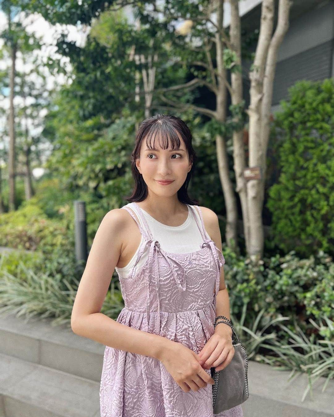 ANNA 杏奈さんのインスタグラム写真 - (ANNA 杏奈Instagram)「┈┈┈┈┈┈┈┈┈┈┈┈┈┈┈┈┈┈┈┈ 👗@brightrainbow_official マトラッセワンピース（パープル） ┈┈┈┈┈┈┈┈┈┈┈┈┈┈┈┈┈┈┈┈ 人気雑誌Rayでの紹介や、人気アイドルも着用しているブランドで 発売前の予約でSoldoutしている商品もあるほど今人気になってきているブランド💡  私はパープルが可愛いキャミワンピを💓 程よい厚みの素材だから1年中着れる‪👍🏻 ̖́-‬ もう少し涼しくなったらシアートップス、タートルとかと合わせても可愛いね💓 . . . @brightrainbow_official #BRIGHTRAINBOW #PR #ブライトレインボー #ワタシトレインボー #BR_style #ワンピース #今日のコーデ　#キャミワンピ  #キャミワンピース　#アラサーコーデ  #アラサー女子」9月8日 18時30分 - anna_maria_end18