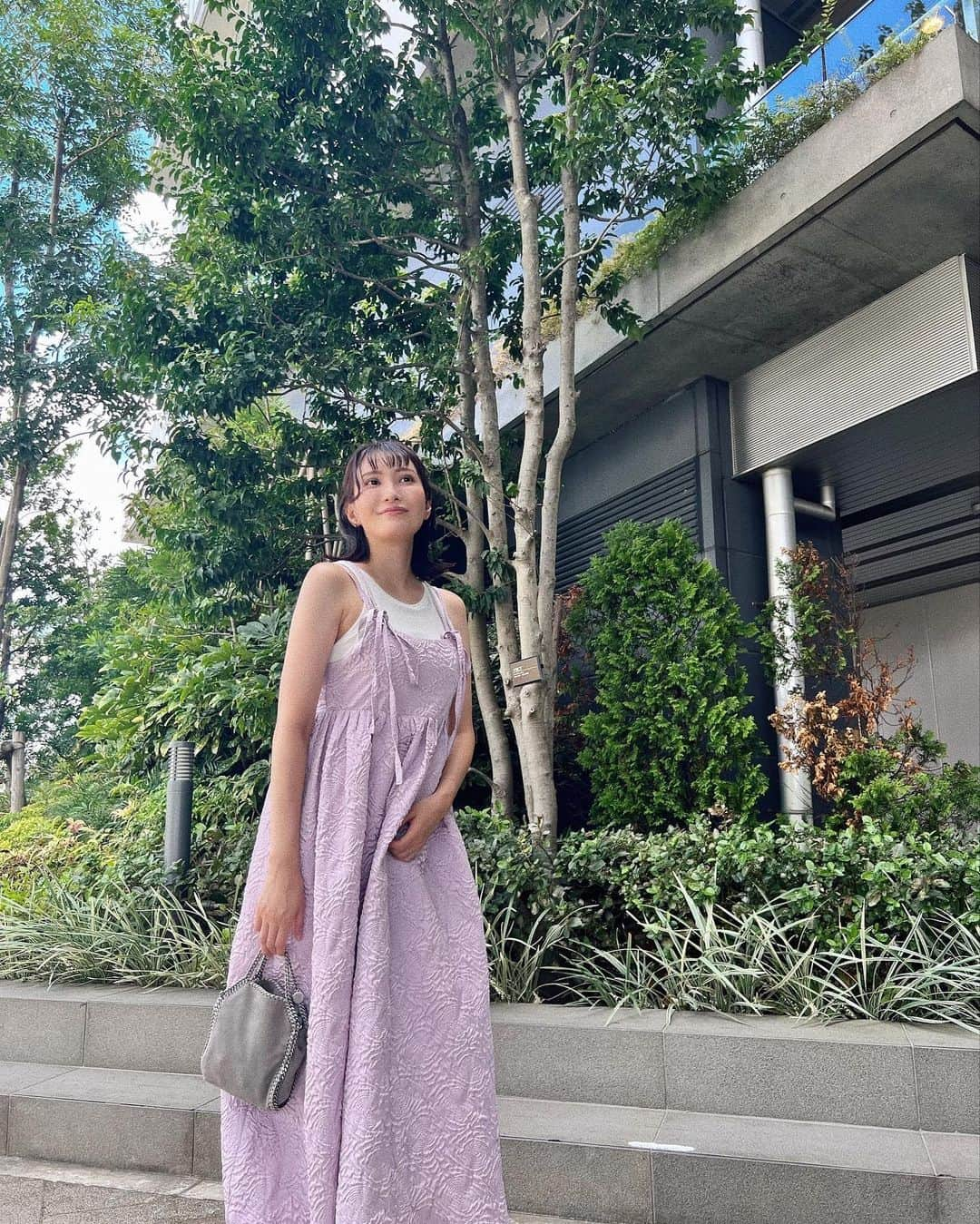 ANNA 杏奈さんのインスタグラム写真 - (ANNA 杏奈Instagram)「┈┈┈┈┈┈┈┈┈┈┈┈┈┈┈┈┈┈┈┈ 👗@brightrainbow_official マトラッセワンピース（パープル） ┈┈┈┈┈┈┈┈┈┈┈┈┈┈┈┈┈┈┈┈ 人気雑誌Rayでの紹介や、人気アイドルも着用しているブランドで 発売前の予約でSoldoutしている商品もあるほど今人気になってきているブランド💡  私はパープルが可愛いキャミワンピを💓 程よい厚みの素材だから1年中着れる‪👍🏻 ̖́-‬ もう少し涼しくなったらシアートップス、タートルとかと合わせても可愛いね💓 . . . @brightrainbow_official #BRIGHTRAINBOW #PR #ブライトレインボー #ワタシトレインボー #BR_style #ワンピース #今日のコーデ　#キャミワンピ  #キャミワンピース　#アラサーコーデ  #アラサー女子」9月8日 18時30分 - anna_maria_end18