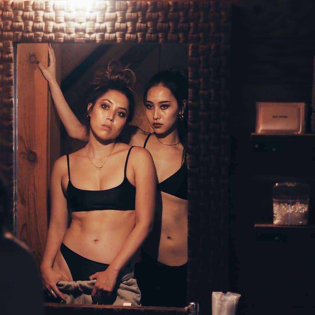 のインスタグラム：「tbt🖤🖤🖤」