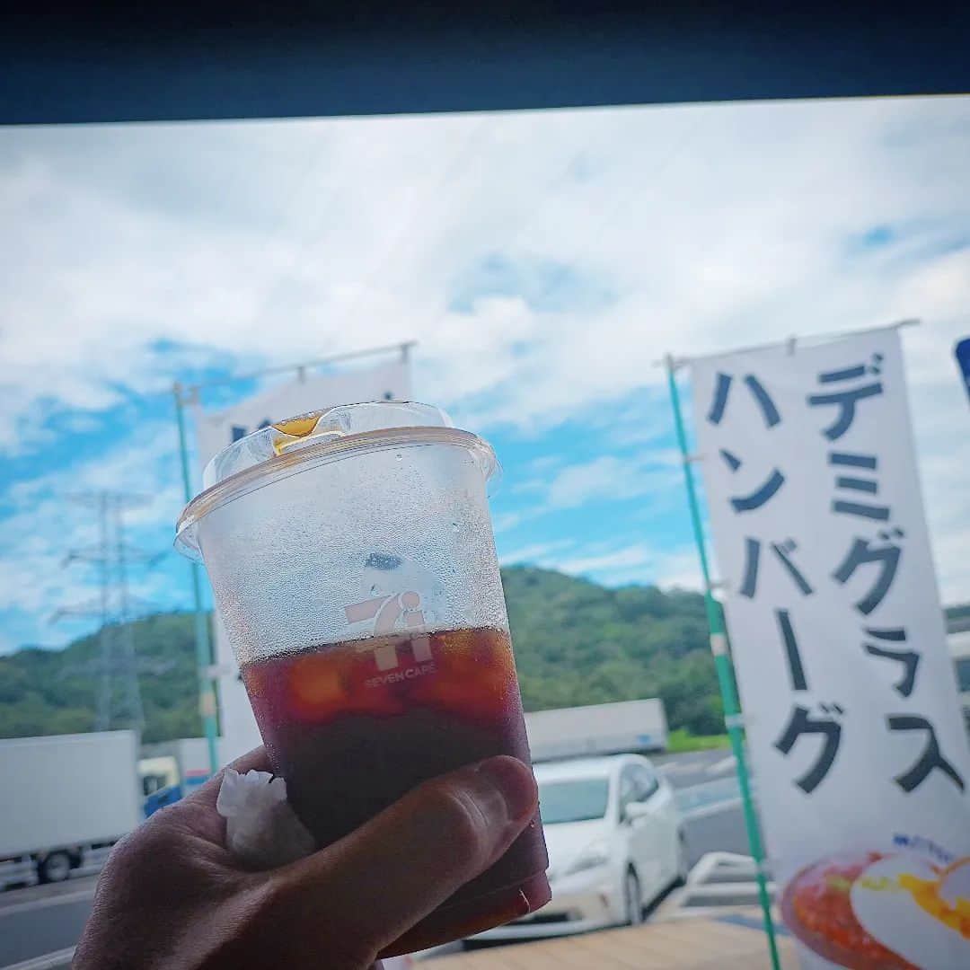 松本隆博のインスタグラム：「。⁡ ⁡山陽道がトンネル内火災の為この先 ⁡通行止めらしく、知らずに⁡すぐ ⁡近くまで来てどうしようかと⁡ ⁡悩んでいるところだ❀(*´▽`*)❀⁡ ⁡…そういえばGoogleNAVIが⁡ ⁡ずっーと、なんだか「降りろ」⁡ ⁡「降りろ」と訳分からん⁡事、⁡⁡ 言ってるなぁ、、と思ってた、⁡ ⁡すまんGoogleNAVI🙏(笑)。⁡ ⁡⁡ さ、どーしよ。⁡ ⁡⁡ ⁡還暦少年 松本隆博⁡ ⁡」