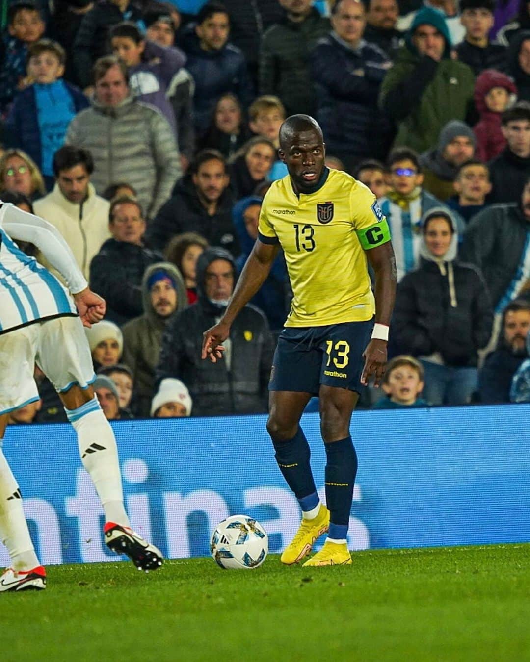 サッカー エクアドル代表チームのインスタグラム：「Este martes queremos estadio lleno para alentar a La Tri🇪🇨」