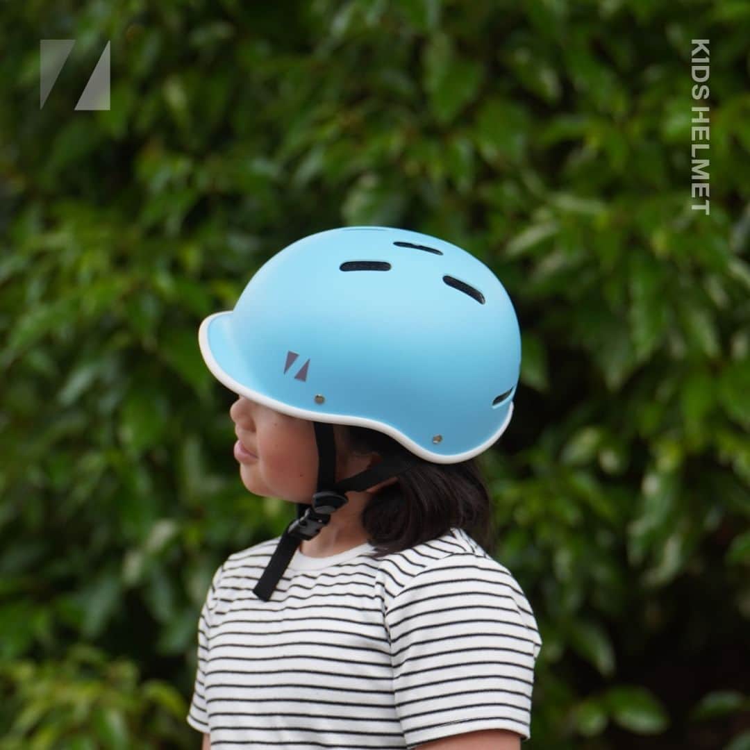 RITEWAY -Official Instagram-さんのインスタグラム写真 - (RITEWAY -Official Instagram-Instagram)「RITEWAYのキッズバイクZITにおすすめのシンプルなヘルメットが登場。  シンプルなデザインでRITEWAYのロゴマーク入り。  カラーはマット仕上げの3色です。  マットベージュ　マットスカイブルー　マットネイビー  頭が蒸れにくいベンチレーション付き 脱着可能なパッドでいつも清潔 ダイヤル調整式で3～10歳のサイズに対応 頭部の外周寸法は48～54㎝まで（頭の形には個人差があります）  発売を記念してキッズバイクZITと一緒に買うとお得なキャンペーンがスタート。 ZITお取り扱い店舗でご購入いただけます。  #ritewayzit #kidshelmets #kidshelmet #子供用ヘルメット #キッズヘルメット #軽量キッズバイク」9月8日 11時26分 - riteway_bike