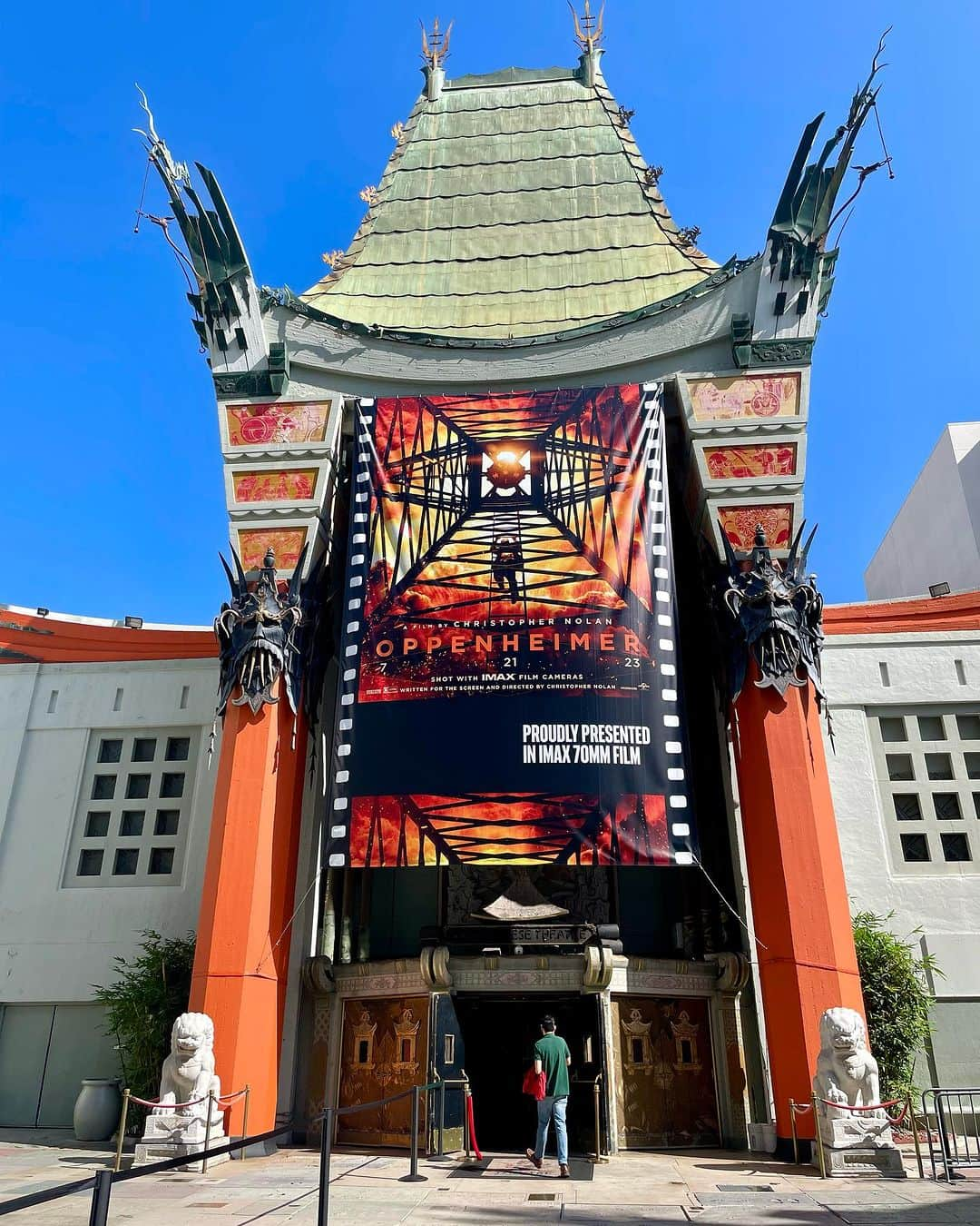 村主章枝さんのインスタグラム写真 - (村主章枝Instagram)「TCL Chinese theatre  The Chinese Theater area is one of the most visited tourist attractions in Southern California, filled with the history of Hollywood movies, where the Academy Awards ceremony is held, and many movies such as "Star Wars"have been staged. Block tiles engraved with the autographs and footprints of Hollywood's revered actors and actresses are famous, especially in the front of the Chinese Theatre.  TCL Chinese theatre  チャイニーズ・シアターは、ハリウッド映画の歴史に満ち、アカデミー賞授与式が行われている他、『スター・ウォーズ』など数々の映画の初演が行われました。ハリウッドで崇められる俳優や女優のサインや足型などが刻まれたブロックタイルは有名です！」9月8日 11時27分 - fumie.suguri