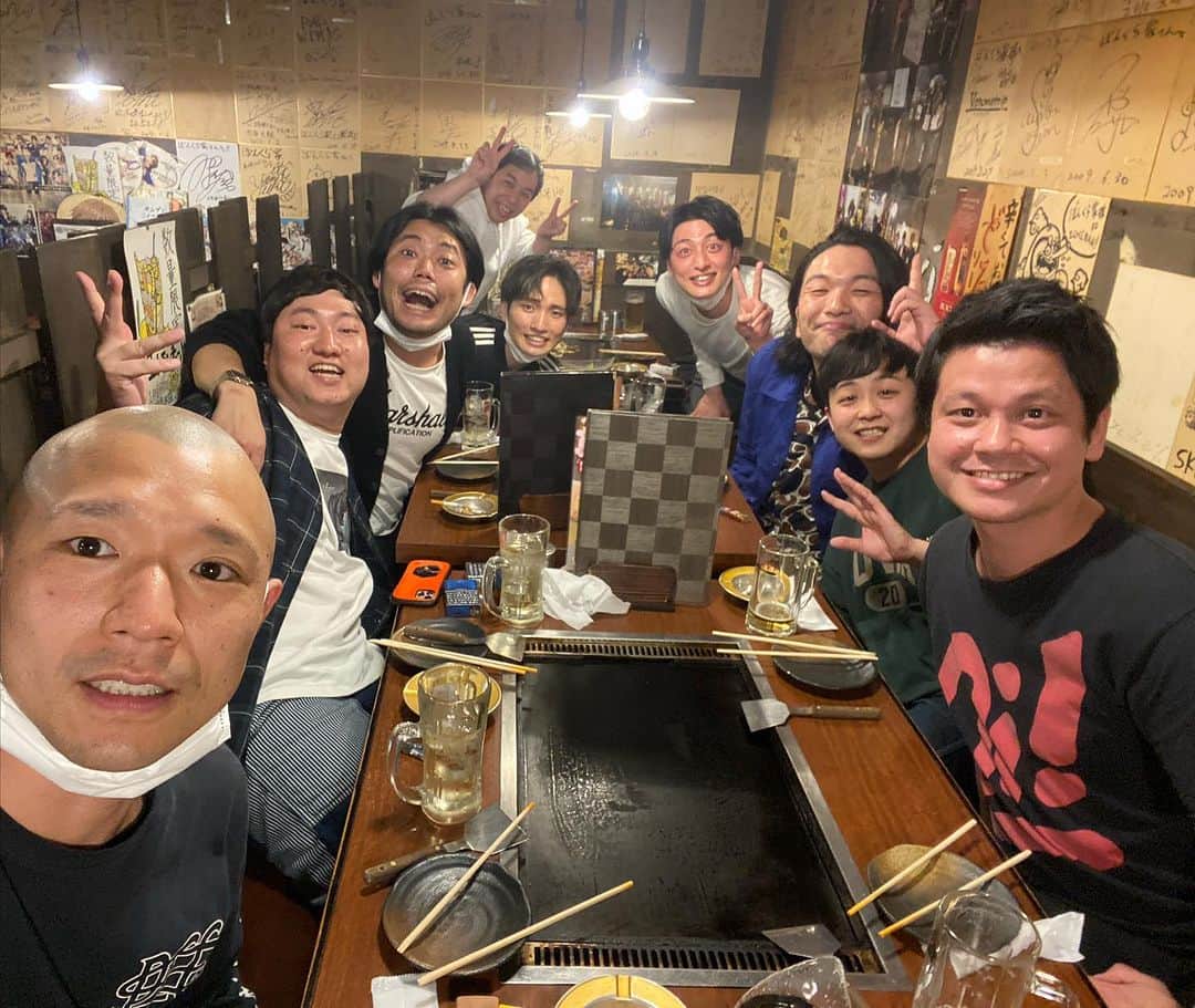 のインスタグラム：「一年前の飲み🍺 なんのメンバーやろ？ 楽しかったのを覚えている！  #思い出投稿」