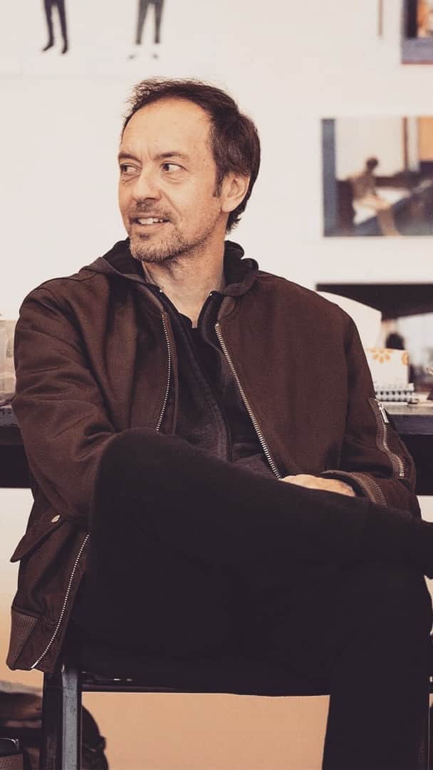 スティーブ・マウザキスのインスタグラム：「Only 3 shows left! Thank you to all those that have come and the lovely messages. Theatre it just comes and goes like a dream and that’s exactly what it’s been. My thanks and congratulations to all of the amazing cast, crew and design team …and especially to @annelouisesarks ….Thank you for bringing me along it’s been really something seeing the vision for these shows and the company as a whole come to life .   Escaped Alone/ What If If Only   By Caryl Churchill   @melbtheatreco」