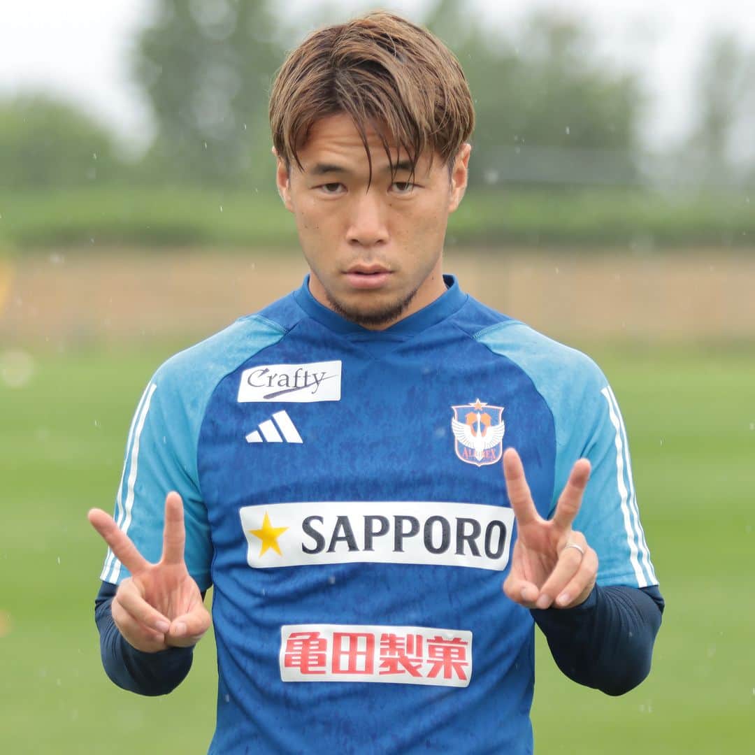 アルビレックス新潟のインスタグラム：「選手の練習風景をお届け❣ 今日の一人目は #堀米悠斗 選手😻 10枚全部ピース✌🏻🤩いいですね‼️ 何枚目の堀米選手が好きですか❓  #albirex #アルビレックス新潟」