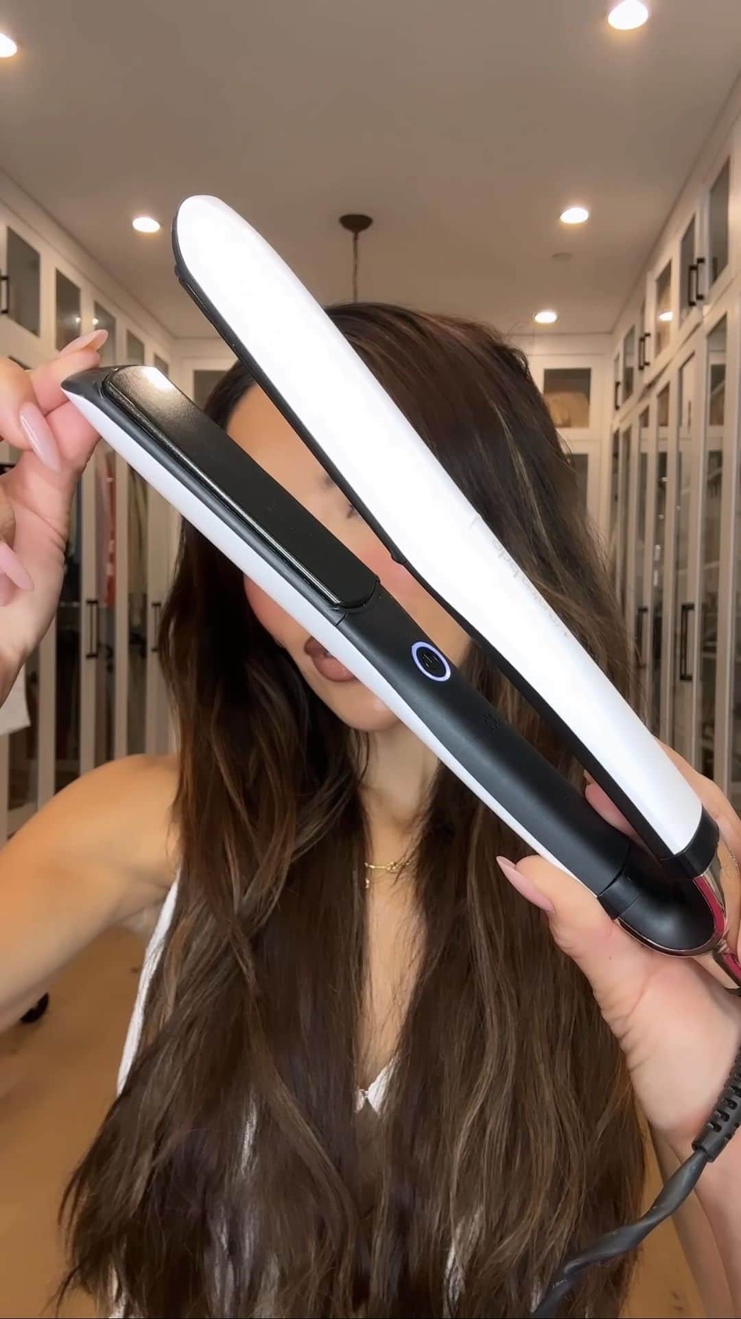 iluvsarahiiのインスタグラム：「Smooth morning hair with bouncy ends✨ love how my hair came out, I used my @ghd_northamerica Platinum Plus Styler to get the look. This tool really does it all! #ghdplatinumplus #ghdambassador」