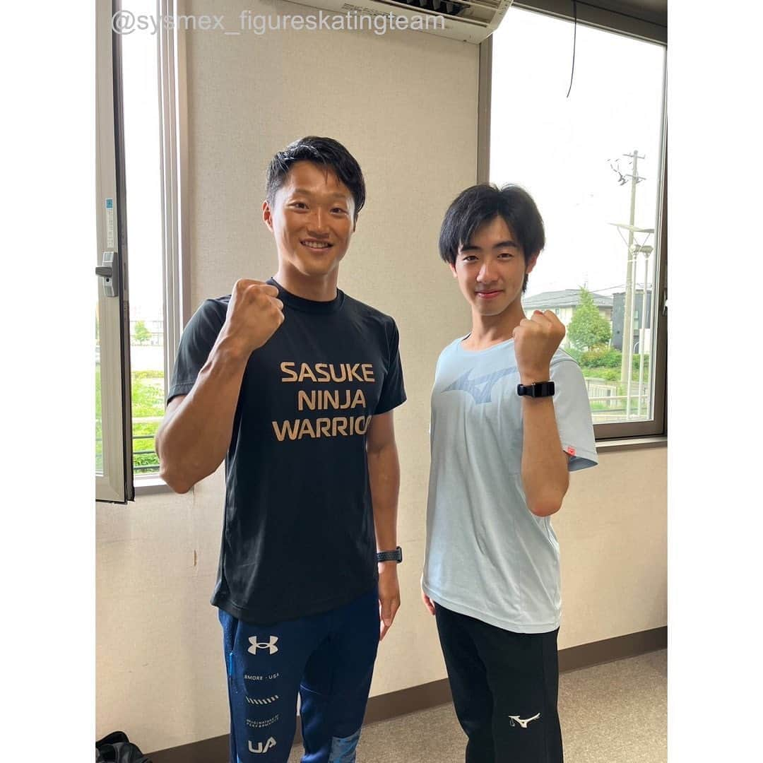 三原舞依＆坂本花織のインスタグラム：「⁡ ⁡ 壷井達也選手からメッセージが届きました💌 ⁡ ***** ⁡お久しぶりです。いつも応援ありがとうございます！ ⁡ 先日発表がありましたように、この度NHK杯に出場させていただくことになりました！ 小さい頃から憧れの舞台であり緊張もありますが、日本のお客さんの前で最高の演技ができるよう頑張ります！ ⁡ ⁡ 写真は8月の盛岡合宿のときのものです。トレーニングコーチとしてサスケの山本良幸さんが来てくださいました！ ⁡ 今シーズンも応援、ご声援よろしくお願いいたします！ ⁡ 壷井達也 ⁡ #tatsuyatsuboi #壷井達也 #figureskating #figureskater  #sysmex_figureskatingteam」