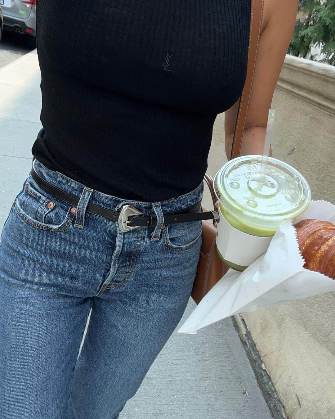 Marianna Hewittのインスタグラム：「coffee or matcha? iced or hot?」