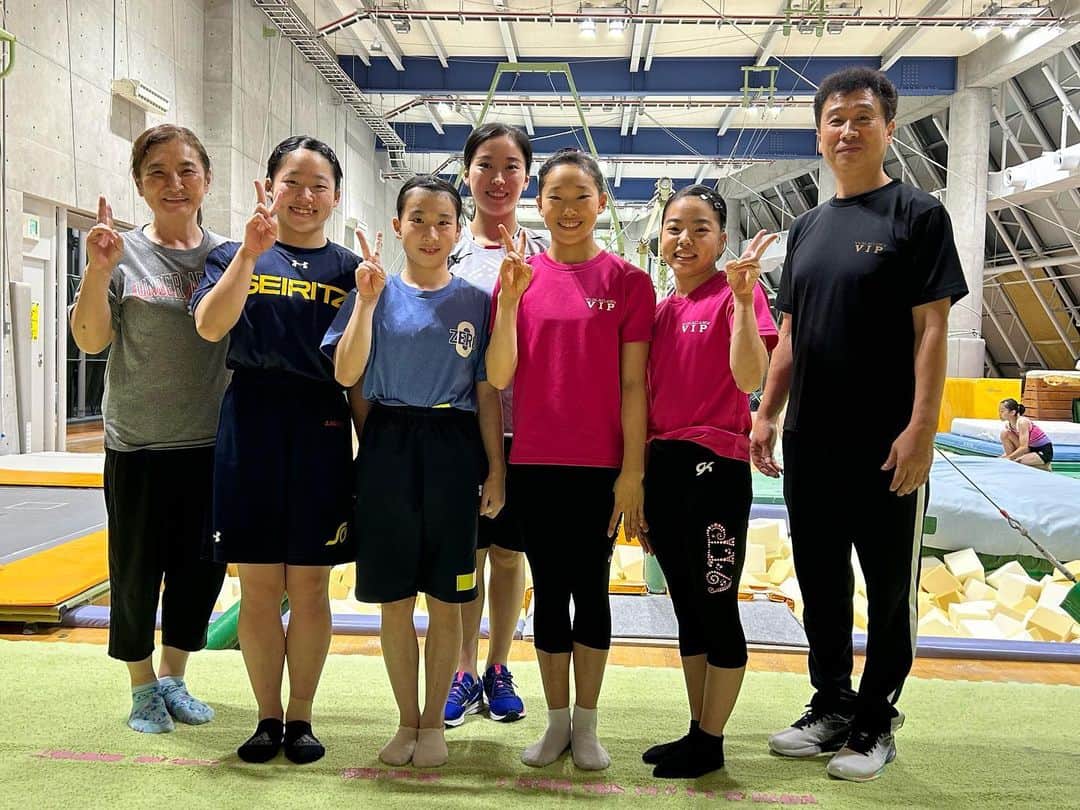 畠田姉妹（畠田瞳・畠田千愛）のインスタグラム：「昨日、9/21から行われる鹿児島国体に出場する東京都代表選手のアドバイザーをさせていただきました！  時間が少ない中で一生懸命 練習に取り組む素晴らしい選手たちでした✨  少しでも皆さんのお役に立てていたら嬉しいです☺️  国体で選手自身が納得できる演技ができますように🙏✨ 応援しています💪🔥   #鹿児島国体2023   #東京都代表   #少年女子   #体操」