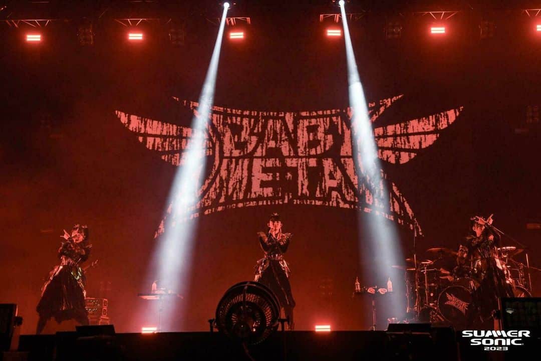 サマーソニックのインスタグラム：「TOKYO DAY2⚡  MOUNTAIN STAGE①⛰   #BABYMETAL #EVANESCENCE #MYFIRSTSTORY #INHALER  公式サイトのPHOTO GALLERYで公開中💁 https://www.summersonic.com/2023live/tokyo-day2/  #サマソニ #summersonic」