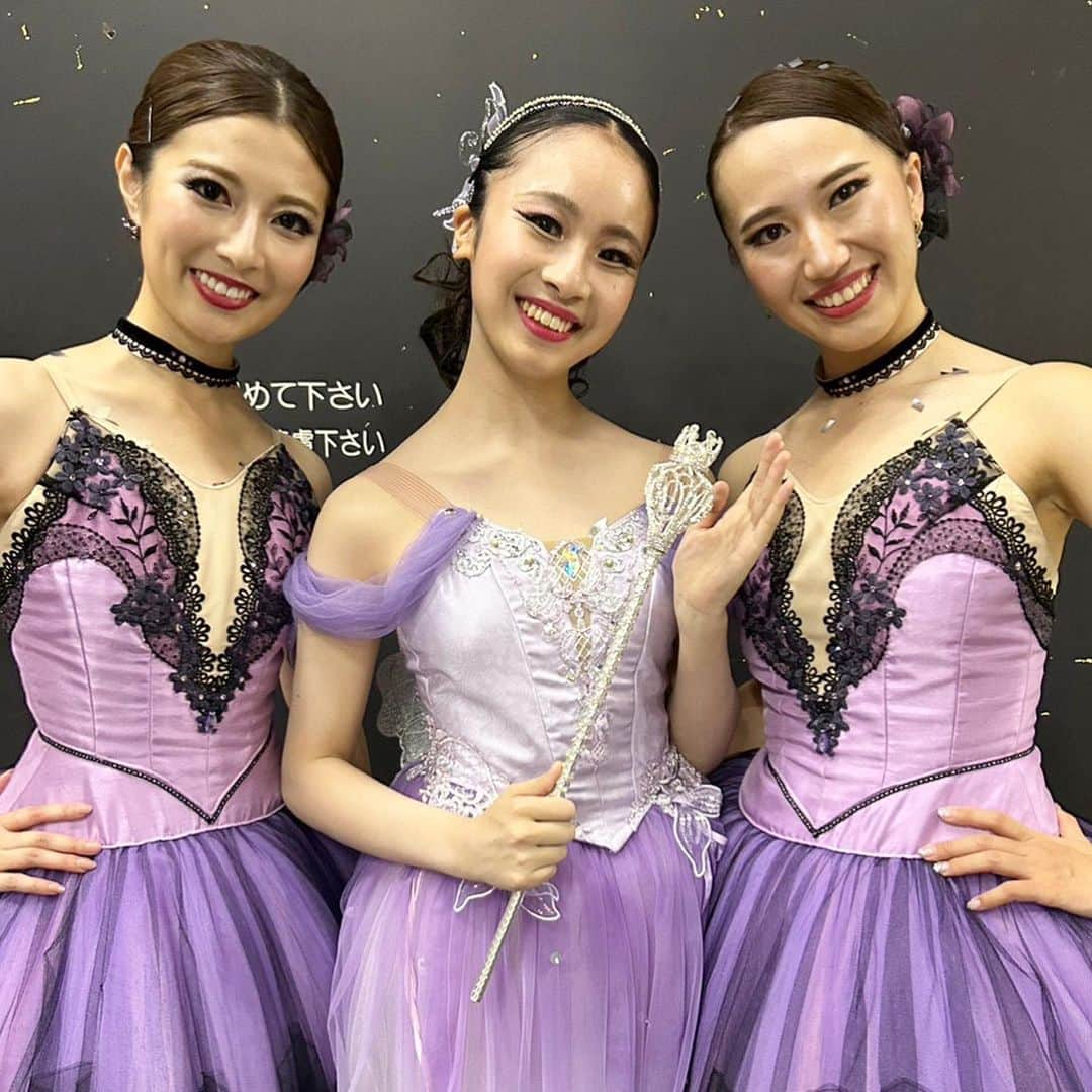 林田雪菜さんのインスタグラム写真 - (林田雪菜Instagram)「ユリコバレエスタジオ30周年記念発表会④ 一緒に写真撮ってくれた皆さん、ありがとうございます🫶  オープニング組、はるとくん、すみれ先生、あんなちゃん、さええま姉妹、ひなのちゃん🪄✨ そして観に来てくれたもえ @moestalive_com 🩵 プレゼントもたくさんいただきました🙏✨  そして本番写真撮れなかった人とは後日スタジオで撮るスタイル😂それでも写真撮れなかった人もたくさん🤦‍♀️  バレエ団で現役バリバリの子も海外組も皆帰ってきてくれて 本当に楽しかったし 皆頑張ってるんだなーって 成長した姿を親心のような気持ちで見ていました🥹  発表会が終わって 皆 元の生活に戻って、新たにスタジオから海外に旅立つ子たちもいて なんだかちょっと寂しくなった🥲  まだ1ヶ月も経ってないけど、また皆で踊りたいなー🥺もう一回30周年記念発表会やりたいね🥹  #ユリコバレエスタジオ #熊本バレエ #yurikoballetstudio #ユリコバレエスタジオ30周年記念公演 #20230813 #バレエ #ballet  #バレエ大好き #まだあと２つくらい投稿あるよ✌️笑」9月8日 12時27分 - hayashidayukina