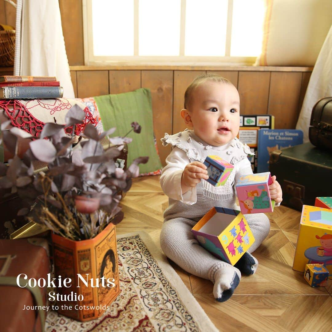 クッキーナッツさんのインスタグラム写真 - (クッキーナッツInstagram)「🎂1st Birthday✨️ お着物も洋装もお持込みのお洋服でも！ お好きなお衣装で撮影できます✨️  一緒に写したい小物のお持ち込みもOK！  9月の土日祝日はご予約が埋まりやすくなっております！ ご検討の方はお早めにご予約くださいね✨️  #クッキーナッツ #クッキーナッツスタジオ #バースデーフォト #川崎 #神奈川県 #写真スタジオ #フォトスタジオ #フォトスタジオ川崎 #フォトスタジオ神奈川 #1stbirthday #2ndbirthday #3rdbirthday #happybirthday #ケーキに囲まれて #手作りケーキ🎂 #クレイケーキ手作り #令和2年ベビー #令和3年ベビー #令和4年ベビー」9月8日 12時36分 - cookienuts_kawasakihonten