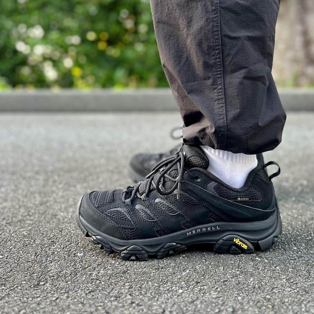 GORE-TEX Products JPのインスタグラム：「山でも街中でも、機能性と心地良さを。  Photo：@nb_10.5  #goretex #ゴアテックス #merrell #メレル #シューズ #アウトドア #タウンユース #機能性 #快適性」