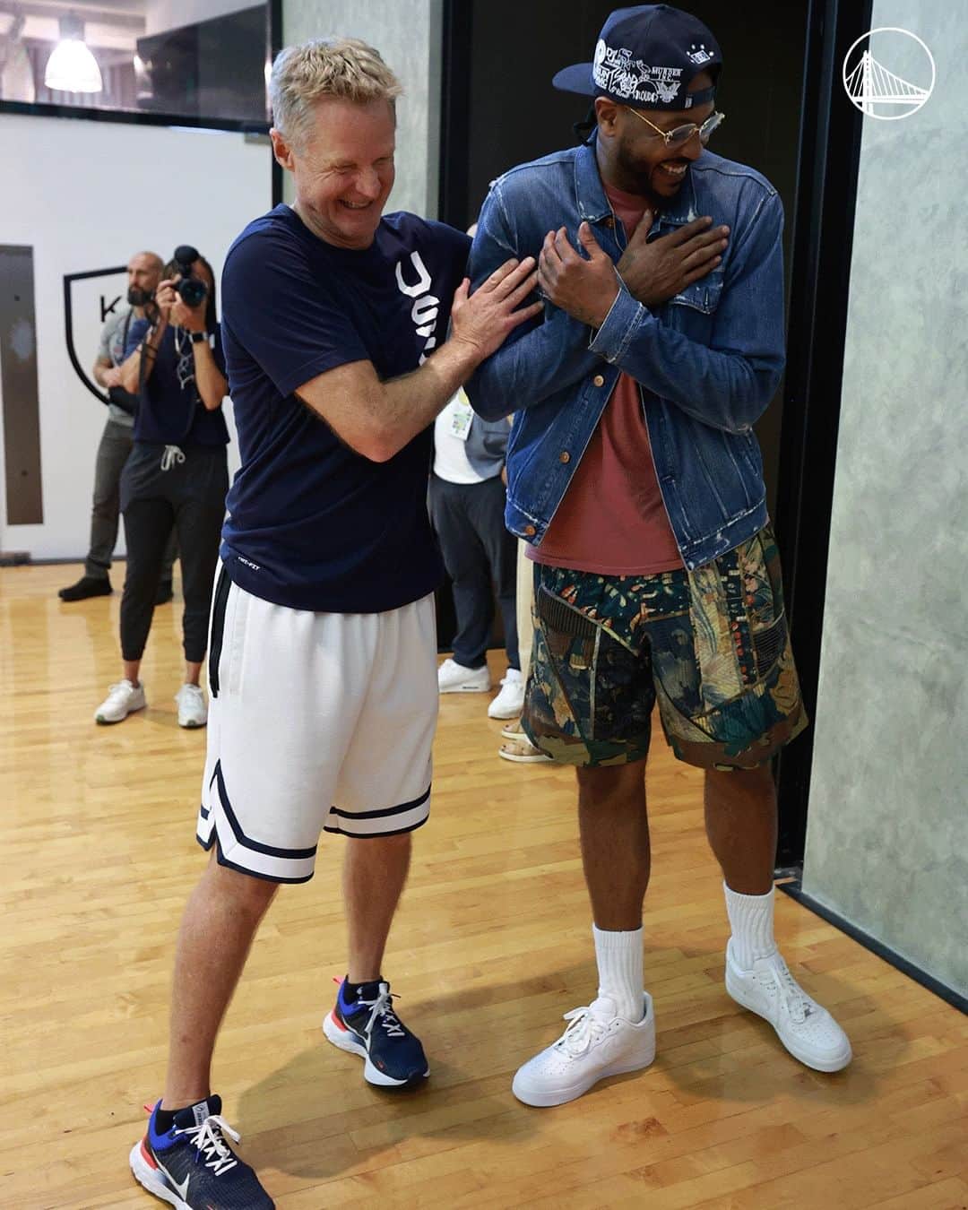 ゴールデンステート・ウォリアーズのインスタグラム：「Steve Kerr got a visit from some legends of the game in Manila.   @fibawc || @usabasketball」