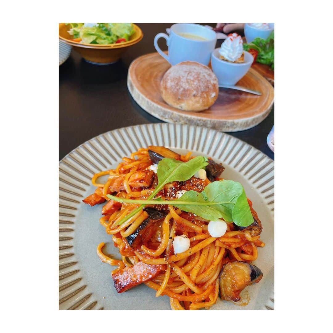 北村花絵のインスタグラム：「束の間の楽しい時間☺️🌸  ゆっくり会いたかった2人と♡  限られた時間でランチとトークに全集中🔥 それでも話したいことは尽きず…😂  グランシップ1階の『GALLEY』はキッズスペースも、近くに公園もあるので子連れランチにもよく使わせてもらってます🤭  #束の間のリフレッシュ大事 #会えてよかったー」