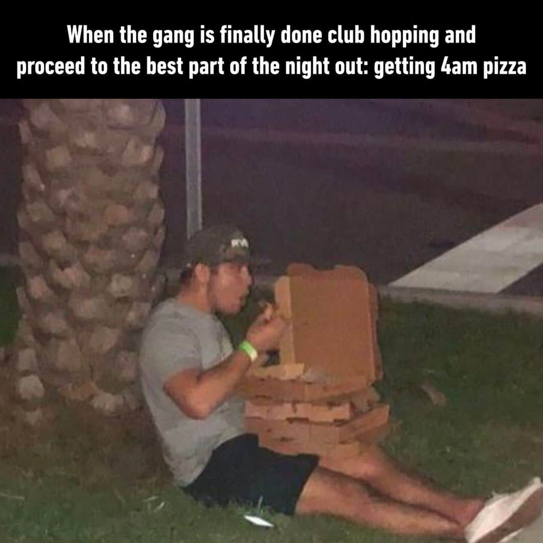 9GAGさんのインスタグラム写真 - (9GAGInstagram)「middle of the night snacks >> drinks  - #club #party #drinks #pizza #night #memes #9gag」9月8日 13時00分 - 9gag