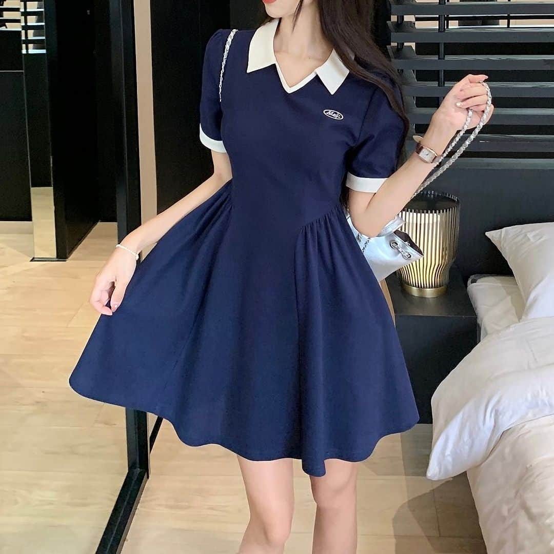 のインスタグラム：「👈韓国ファッションのトレンドアイテムは17kgで購入🖤  チェックしてみてね🇰🇷  【ポロフレアワンピース N8062S】  #韓国ファッション #韓国コーデ #17kg #イチナナキログラム #プチプラコーデ #プチプラファッション」