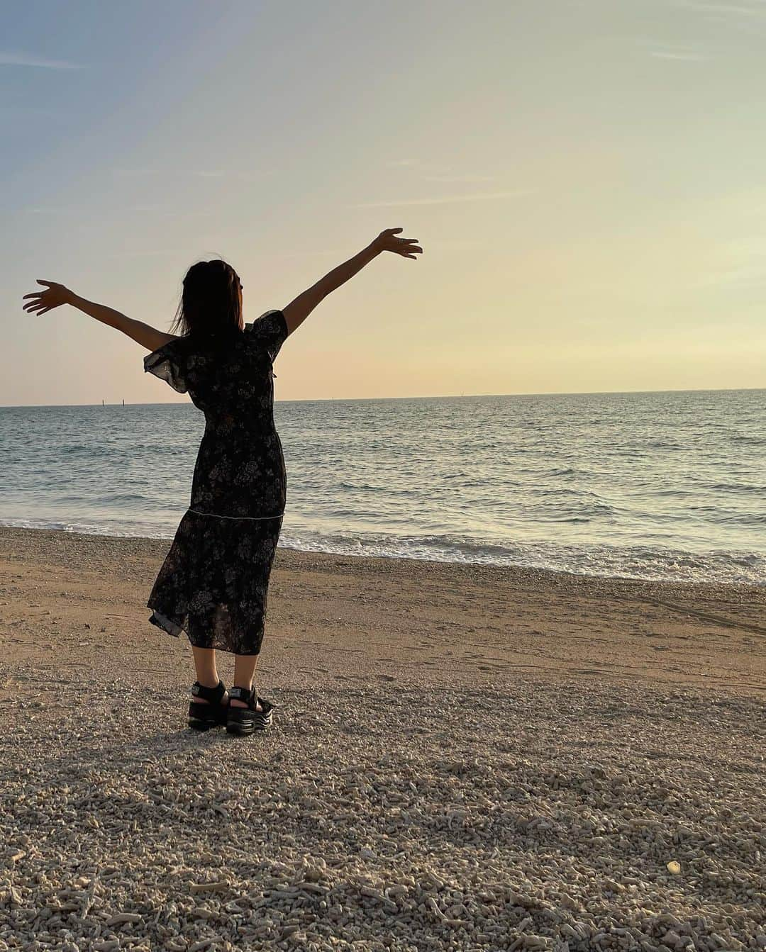 倖田柚希のインスタグラム：「合間に海行けてよかった🌺  やっぱり沖縄はいいよなぁ♡」