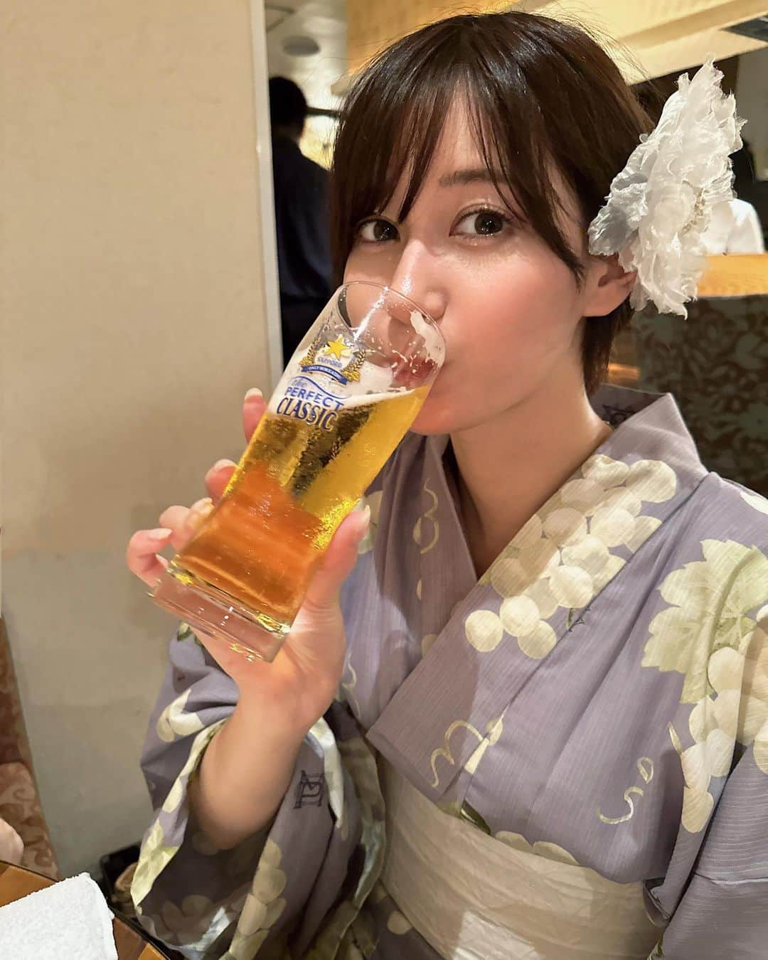 ゆきりぬさんのインスタグラム写真 - (ゆきりぬInstagram)「人生初めてのサッポロビール🍺 少し分けてもらっただけでこれ笑 酔っぱらいりぬです。 浴衣はかこちんが似合いそうって選んでくれたやつを持っていったよん🫧 似合うかな？？」9月8日 13時14分 - yukirin_u