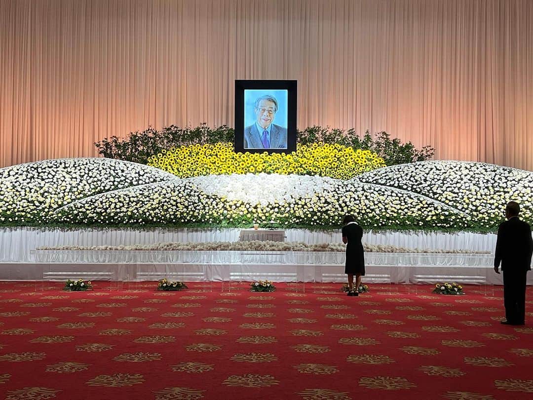 遠山正道のインスタグラム：「牛尾治朗さんお別れ会。牛尾さんには仲人をして頂き、MBOの折には「潰すつもりでやれ」(と私には聞こえて)背筋を伸ばした。大変お世話様になりました。ごゆっくりとお休みください。」