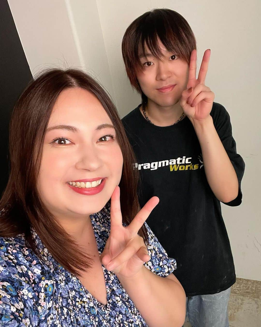 大橋ミチ子さんのインスタグラム写真 - (大橋ミチ子Instagram)「今日は、Promille salon ( @promillesalon )に行ってきたよ🥰  美容室〜💇‍♀️✨  担当は、前回に引き続き、そうたくん🍊( @sawtxnova ) 前回のカラーの色がすごくお気に入りで同じ色にしてもらったよ🥰 カットは前髪を髪結んだりした時に出せるように、ちょっとだけ短くしてもらいました🥺✌️  これで前髪のアレンジがしやすくなる〜😍💗  前回、投稿してから、ヘルシーが何人かPromille salon に行ってくれたみたいで、とっても嬉しいよ🩷  早くみんなにサラサラな髪の毛みてもらいたい〜😘❤️  ここ数ヶ月毎日使っている、洗い流さないトリートメント【Promille Milk】と、【Promill oil】も最高すぎて、またまたGetしちゃった😂笑 オイルの方は、今回は、キンモクセイの匂いがするものにしたよん🥰  ヘルシーの中には、Getするか悩んでる人もいるみたいなんだけど これ本当におすすめだから、ぜひGetしてほしいなあ〜☺️✨  今日台風だけど、髪の毛サラサラで気分るんるん🥹🩷  #美容室　#Promillesalon #原宿」9月8日 13時16分 - ohashimichiko_official