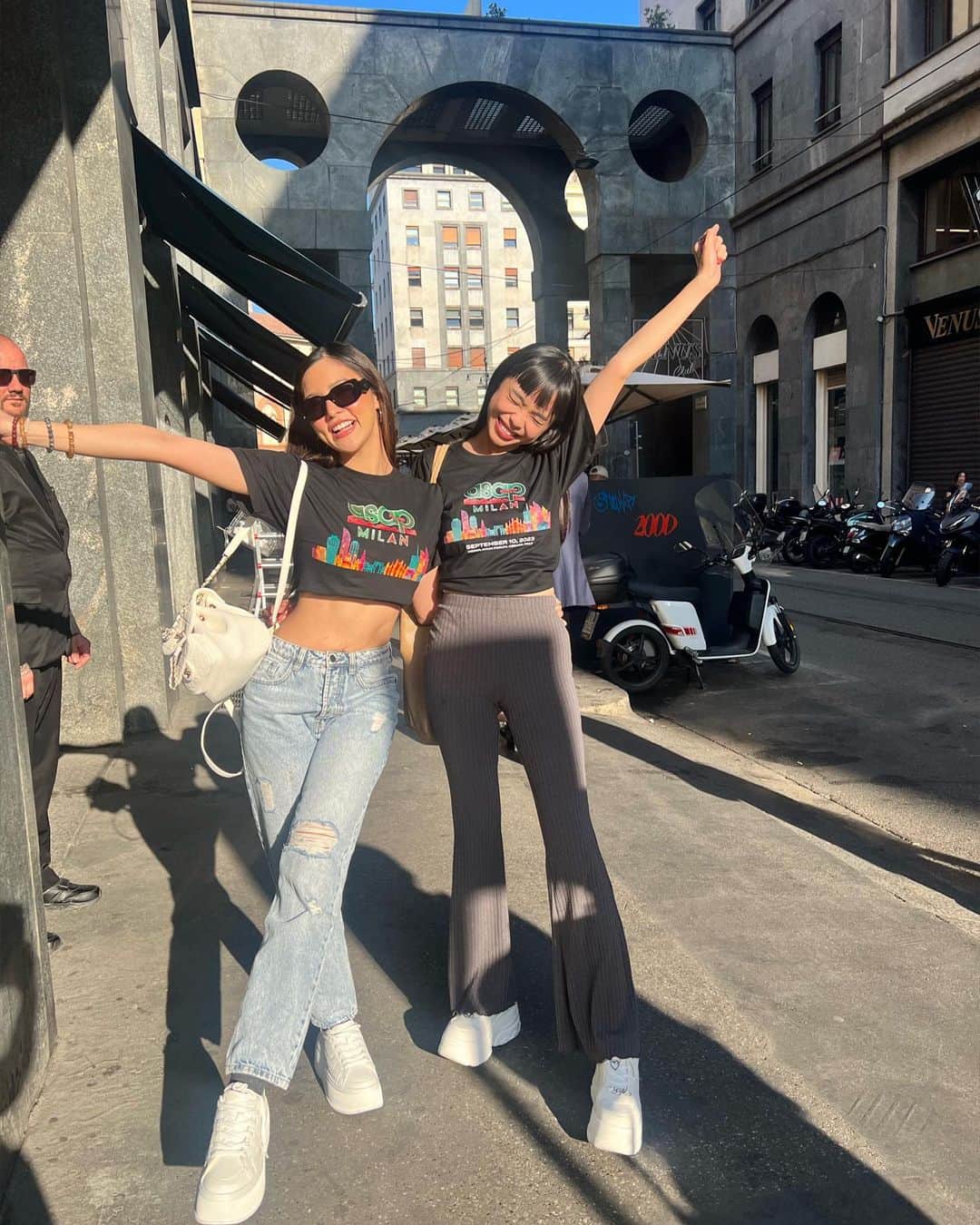 Kim Chiuさんのインスタグラム写真 - (Kim ChiuInstagram)「We spent the first day meeting some of our kababayans. ☺️Maraming salamat po for the warm welcome ❤️ Plus,  ended the night with a great Italian dinner with my miga na gwapa @maymay and momager @edith.farinas 🥰 Good food, a good laugh, and a grateful heart for our day 1.😇 Grazie mille Milan!!!🇮🇹 @asapofficial #AsapNatinToMilan」9月8日 13時29分 - chinitaprincess