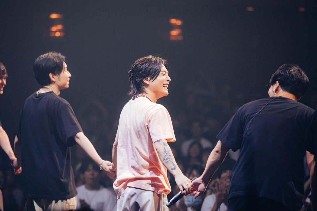 優里のインスタグラム：「大阪２日目👍  photo by @__tpwbo」