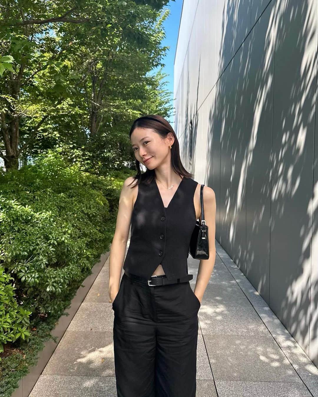 のインスタグラム：「✨🌿⛅️😌  久しぶりにつけたカチューシャ👩🏻 いつもと違うアイテムをつけるだけで違う人になれた気がするね♡  #あさひ私服」