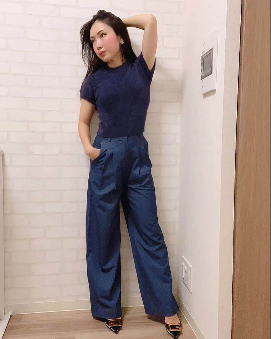 mahoのインスタグラム：「(*´꒳`*)🌸横にスワイプしてね👉 NOT JUST ANY GIRL 。 先日の‼️ 珍しく#スキニー　じゃない#👖　 。 #デニム　風✨ 若干ワイドパンツで履きやすい👌 。 トップスは敢えてカジュアルなニットと2枚目は綺麗めな#ブラウス　で❤️ 。 #着回しコーデ 🍂 。 。 全て#sheindazy @sheinofficial @dazy_fashion のだよ✨ 。 。 。 。 商品番号  20240661、17598018、20380018 。 。  割引クーポン番号：LOVEDAZY172 割引率：お買い上げ金額1～5,999円まではセール価格より15%OFF、6,000円以上は20%OFFが適用される。 利用期限：公開日〜9月末日 。 。 。  #SHEINDazy#Dazy#SHEINforAll#ootd」