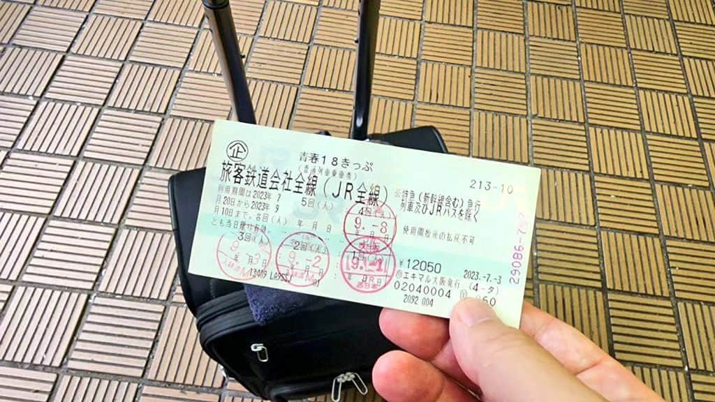 ケニチのインスタグラム：「食べ放題の旅行ってきます‼️ #青春18きっぷ　#大阪駅　#JR　#食べ放題 #グルメ旅」