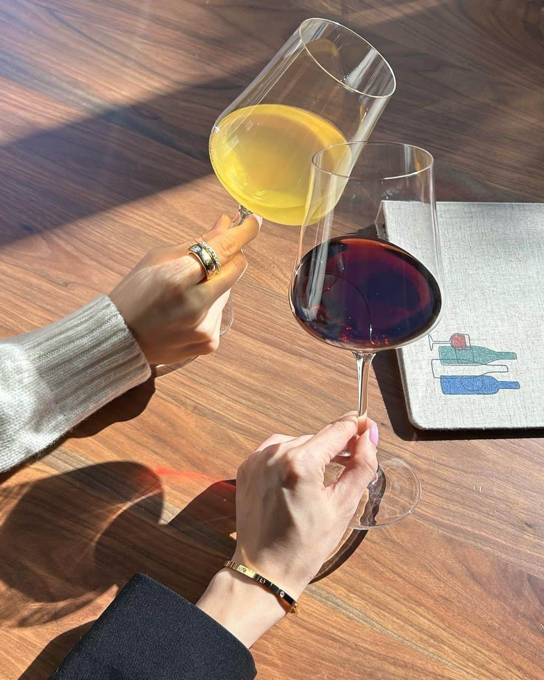 ジェシカ さんのインスタグラム写真 - (ジェシカ Instagram)「Hey SF, we’re back✌🏻👭🏻🌤️🍷📚」9月8日 13時36分 - jessica.syj