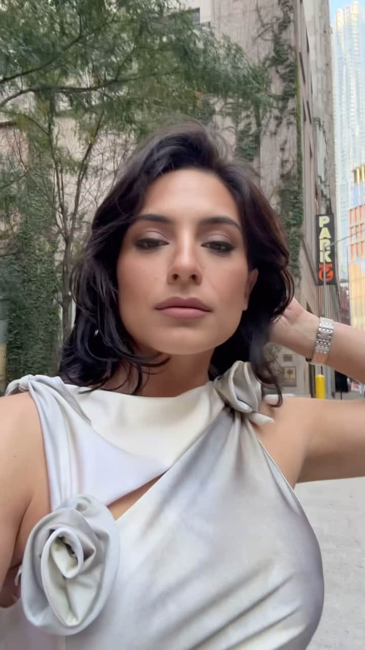 Ana Brenda Contrerasのインスタグラム：「Gracias @breitling por hacerme parte del lanzamiento de este nuevo #breitling #navitimer #squadonamission #forthejourney me hace muy feliz rodearme de energía femenina  y felicidades por la nueva boutique en meatpacking y el lanzamiento de esta pieza 🙏🏼💫  Thank you @breitling I feel so honored to be part of this big night , congratulations on the new boutique on meatpacking and launch of this beautiful piece 💫  I was happy beyond words to recharge with feminine energy and celebrarte with with the fam ! Congrats!」