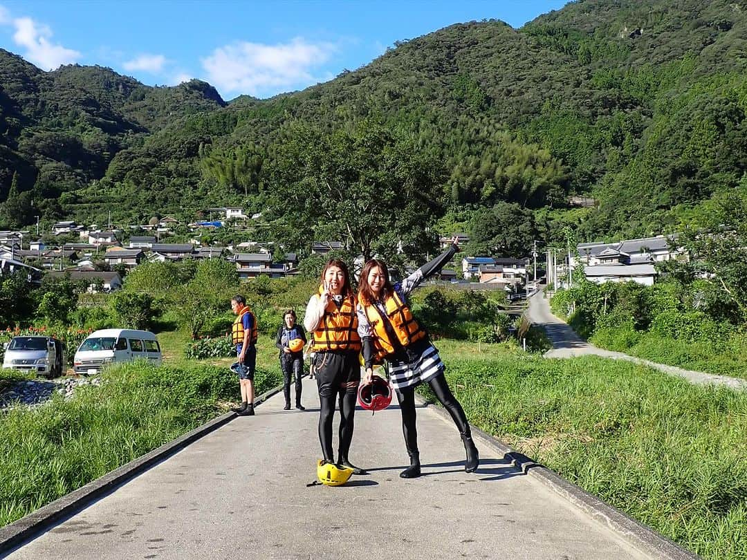 中村葵さんのインスタグラム写真 - (中村葵Instagram)「母と高知でパックラフト🛶  仁淀川の綺麗な色に癒されのんびりと。。時には激流を降る。。めっちゃ楽しかった！！！✨  #パックラフト#仁淀川#アウトドア#川が好き#アクティビティ#リバーアクティビティ#山と川 #高知#中村葵」9月8日 13時48分 - aoinakamura123