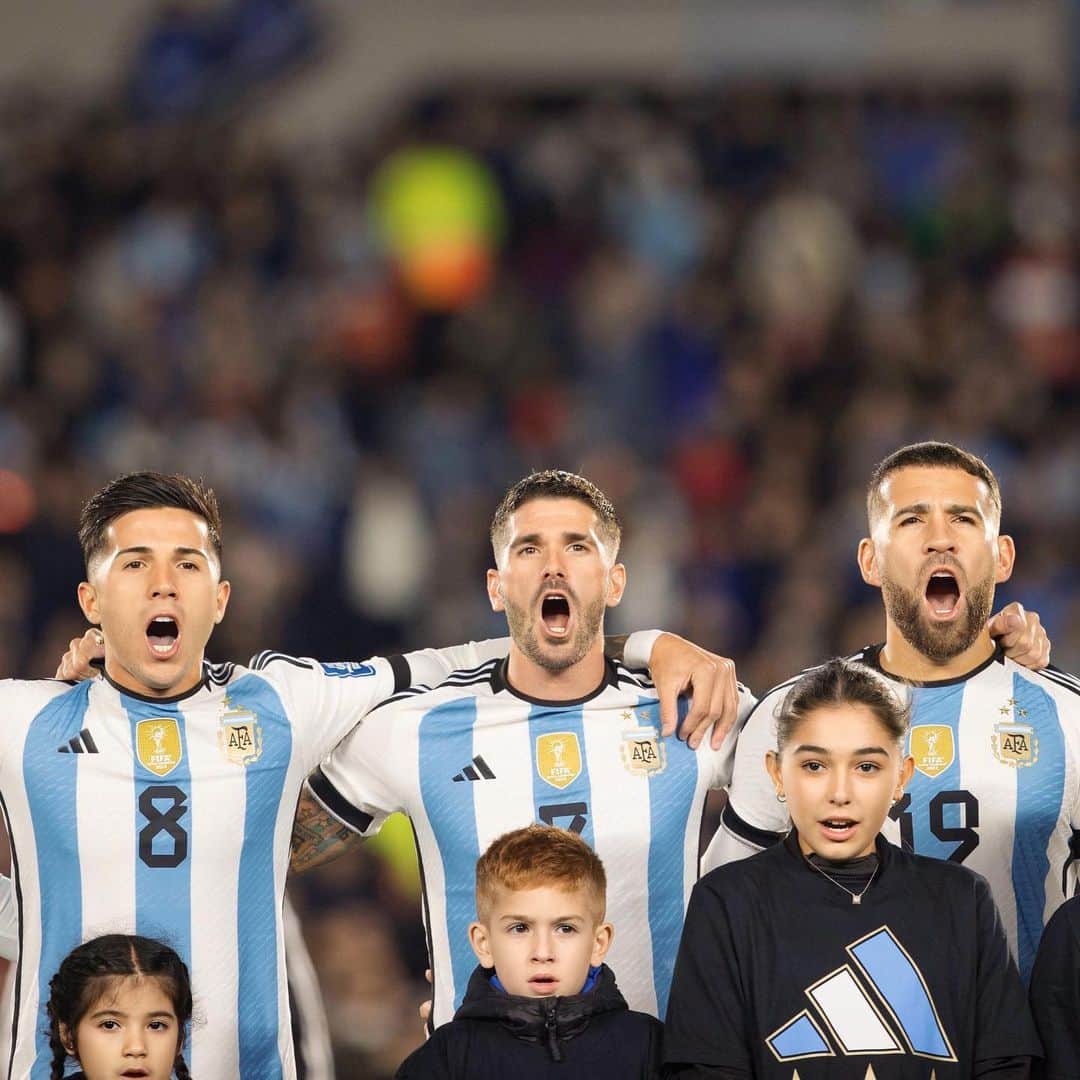 ニコラス・オタメンディのインスタグラム：「Un triunfo muy importante para comenzar este nuevo desafío. ➕3️⃣  Muchas gracias Argentina por tanto cariño.  🩵🤍🩵 #SeleccionArgentina 🫡」